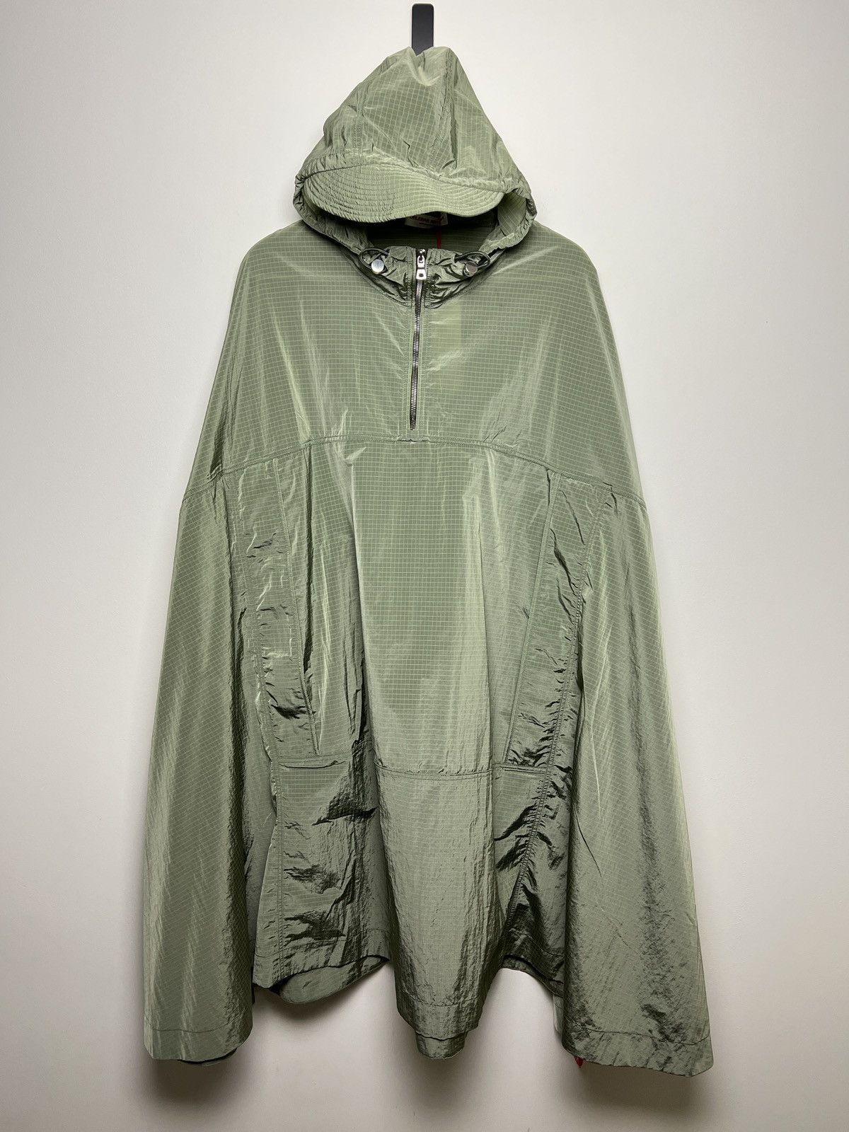 700$ RENNICK NYLON-RIPSTOP HOODED PONCHO IN GREEN