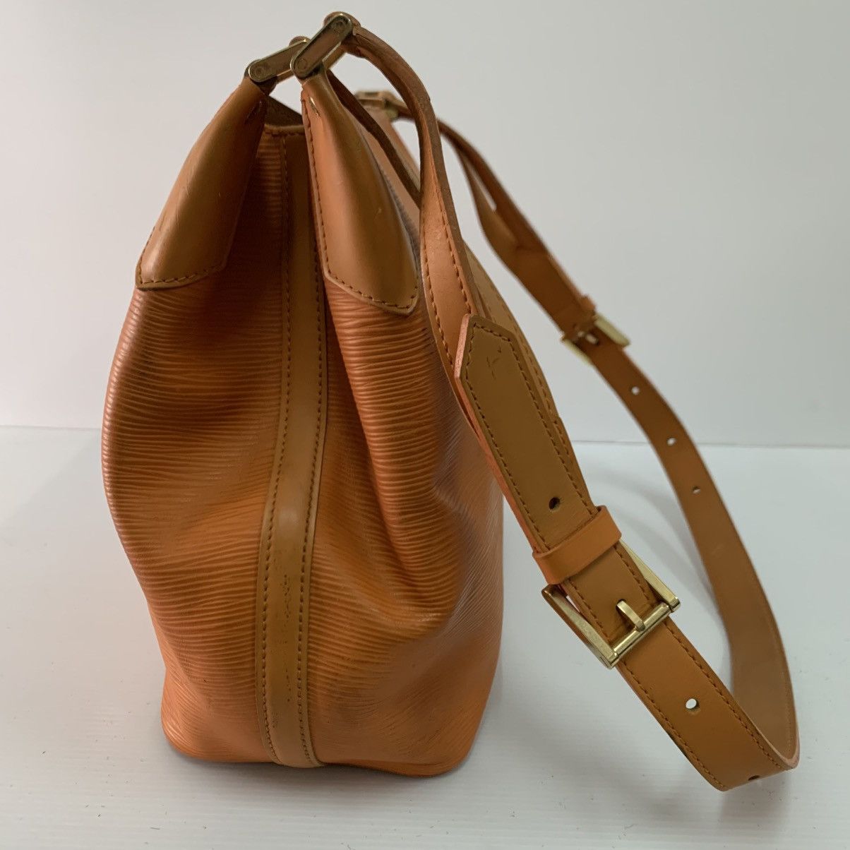 Louis Vuitton Louis Vuitton Epi Leather Bucket Bag Size ONE SIZE - 10 Thumbnail