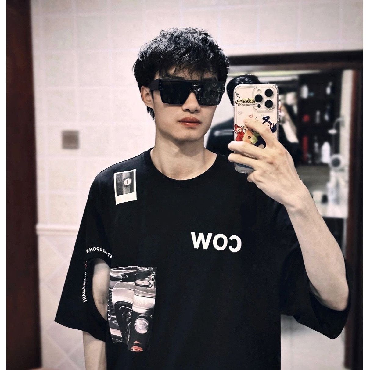 Burberry Burberry "Cow" Graphic Black Oversized T-Shirt W/ Photo Prin Size US M / EU 48-50 / 2 - 8 Thumbnail