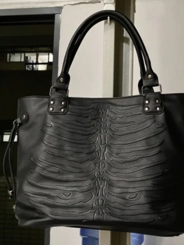Japanese Brand Gothic embossed skeleton handbag Size ONE SIZE - 1 Thumbnail