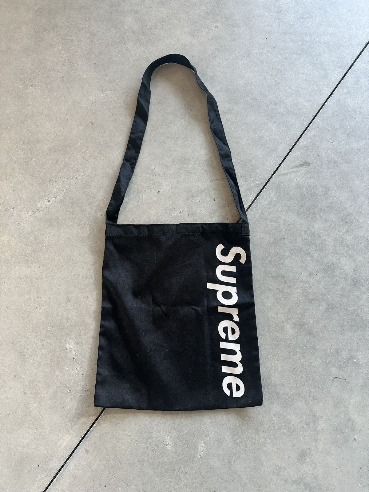 Supreme Supreme Box Logo Shoulder Bag Black Size ONE SIZE - 1 Thumbnail
