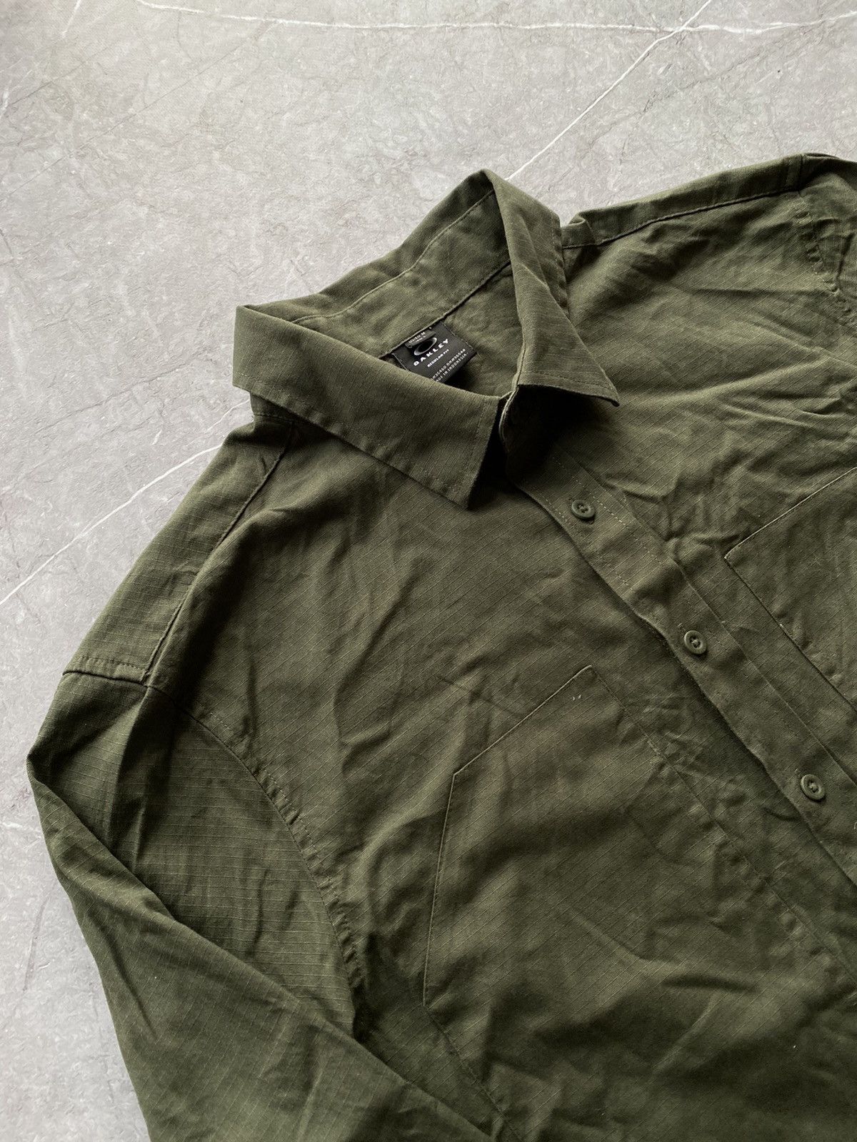 Oakley Basic Oakley INC Regular Fit Button Up Shirt Long Sleeve Size US M / EU 48-50 / 2 - 3 Thumbnail