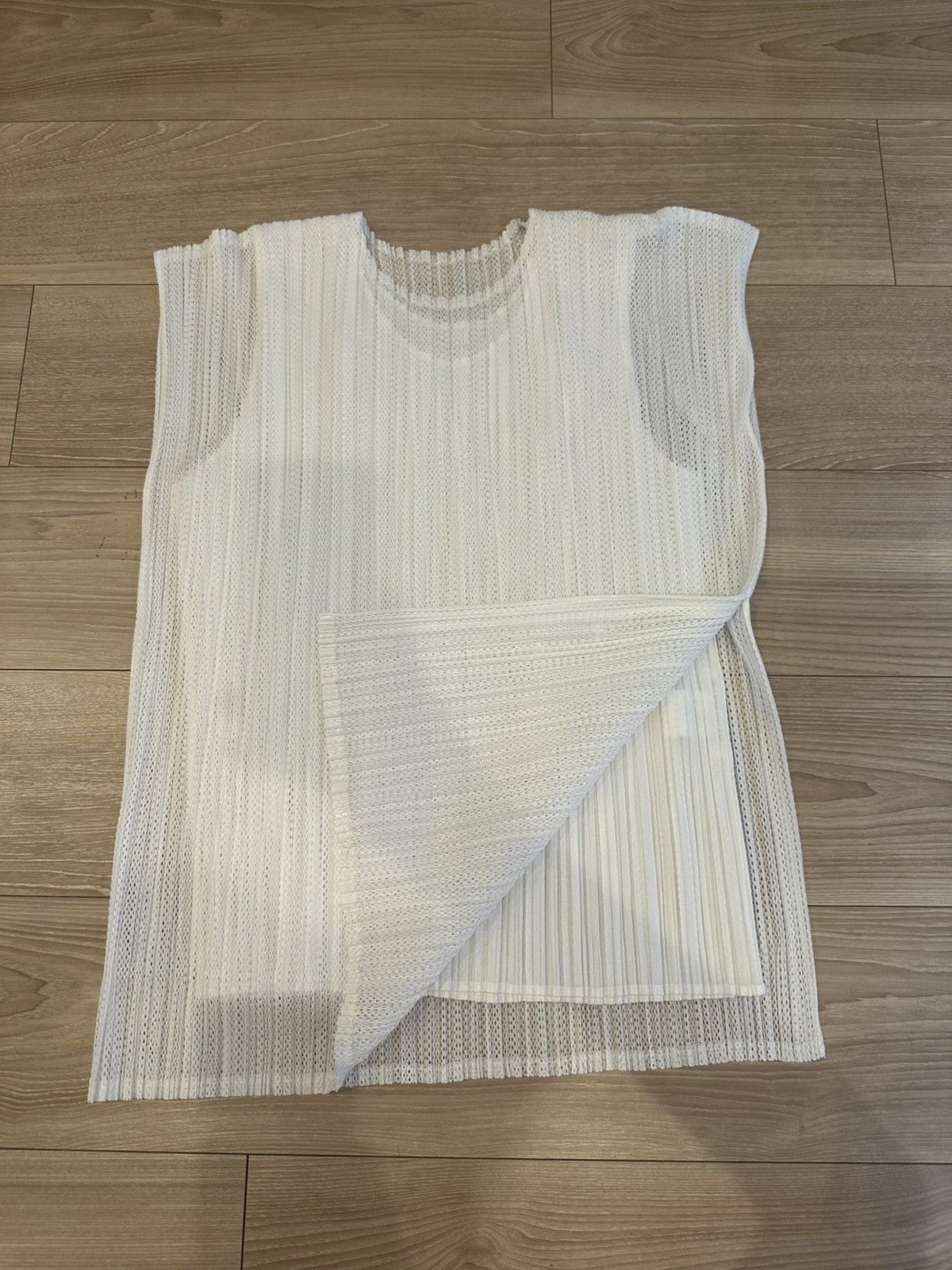 Pleats Please Issey Miyake Size4/ /tank top /white PLEATS PLEASE ISSEY MIYAKE Size L / US 10 / IT 46 - 2 Thumbnail