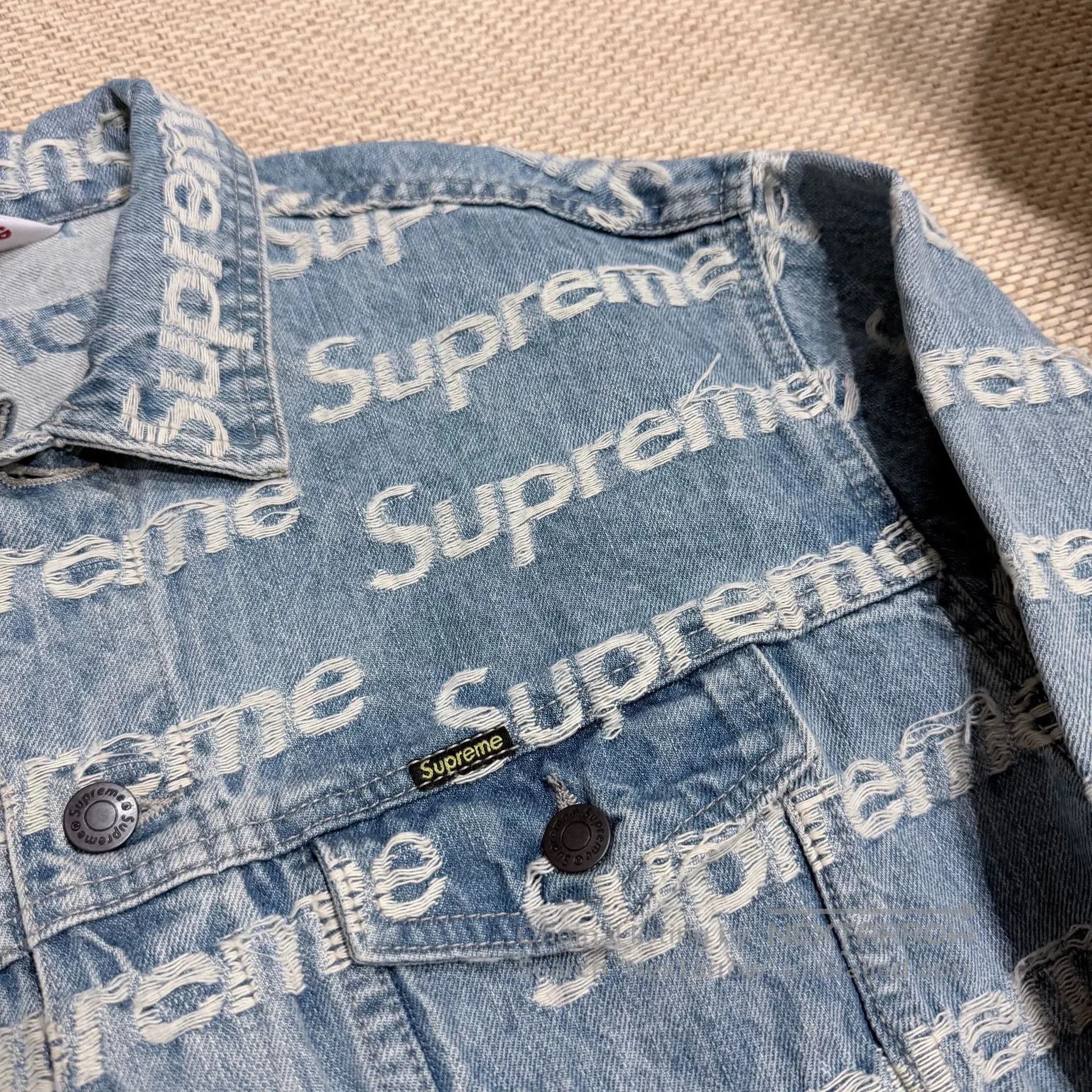 Supreme Supreme Frayed Logo Denim Trucker Jacket. Size US S / EU 44-46 / 1 - 3 Thumbnail