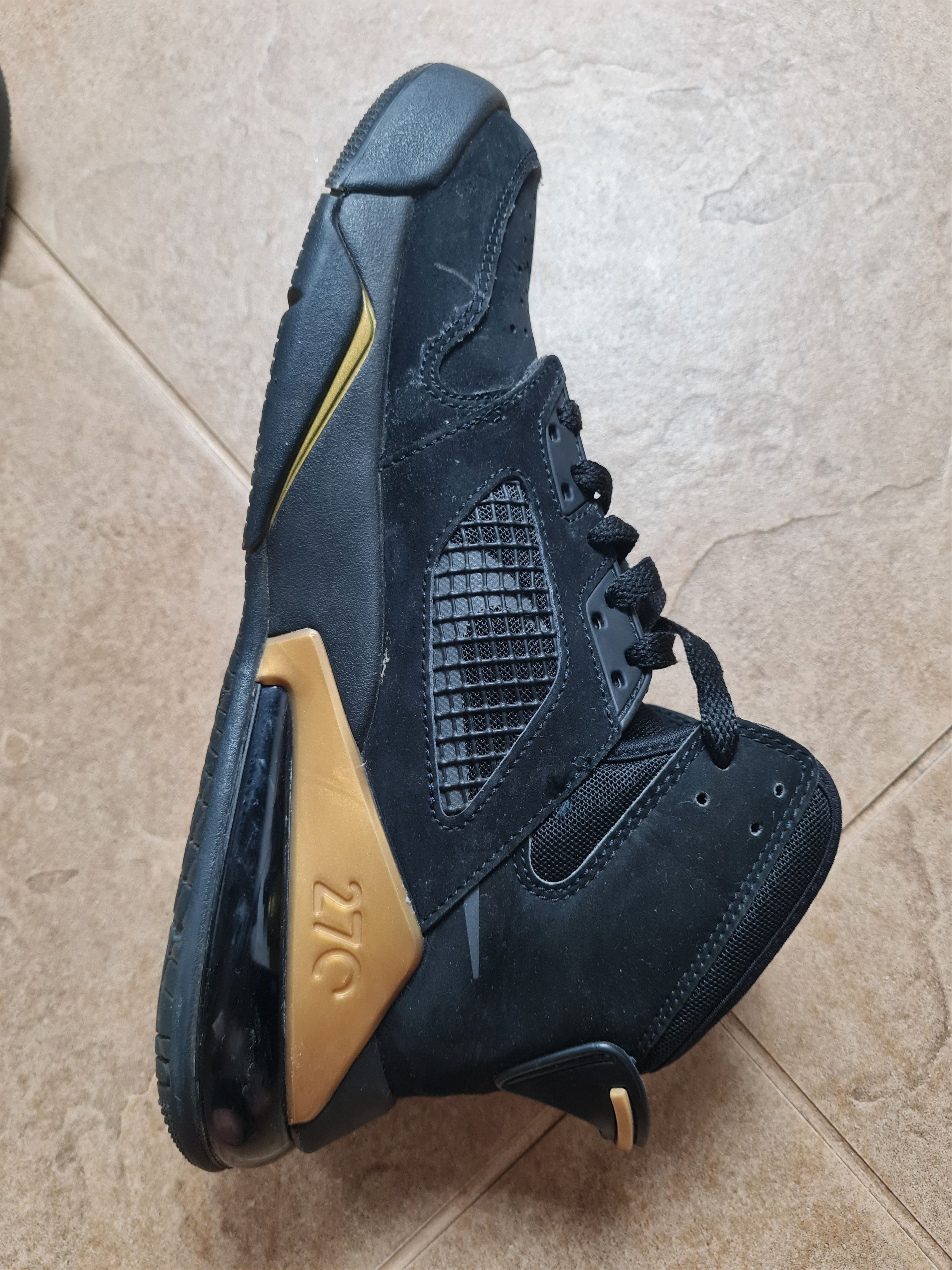 Nike Nike Air Jordan Mars 270 Mens Black/Gold CD7070-007 SZ US7 Size US 7 / EU 40 - 19 Thumbnail