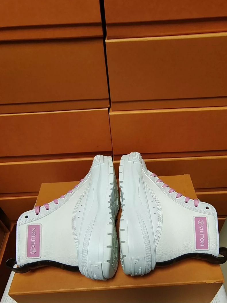 Louis Vuitton LV Women's White Athletic Sneakers Size 34.5-2507 Size US 4 / IT 34 - 6 Thumbnail