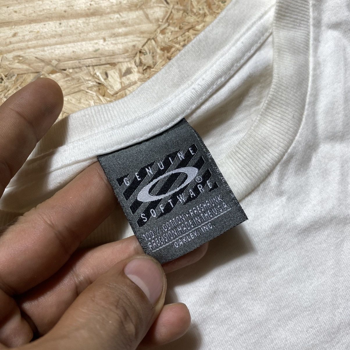 Oakley Vintage Y2K Oakley Tee Size US L / EU 52-54 / 3 - 8 Thumbnail