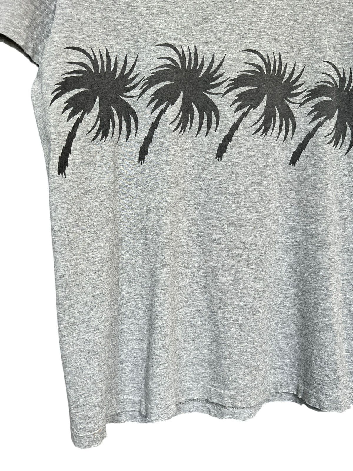 Remi Relief Palm Motif Distressed Style Tshirt
