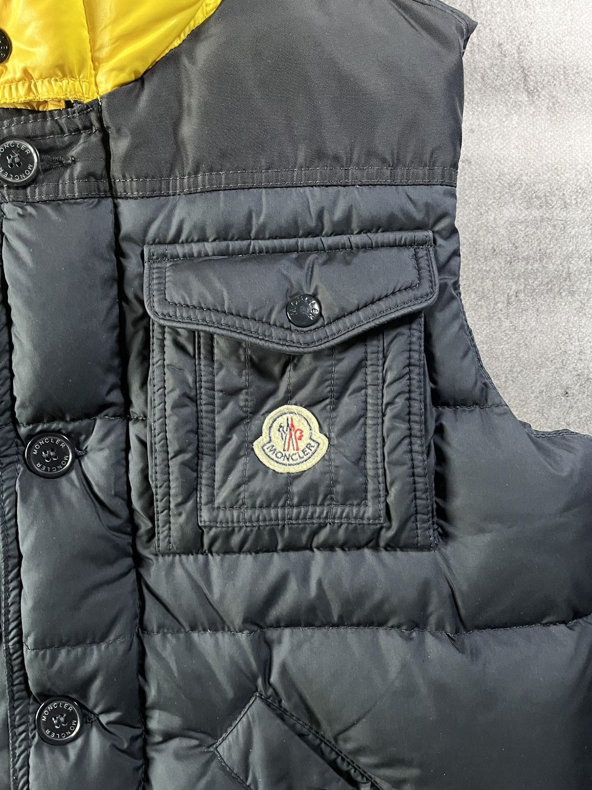 Moncler 💂🏻‍♀️moncler puffer vest🤩 Size US M / EU 48-50 / 2 - 2 Thumbnail