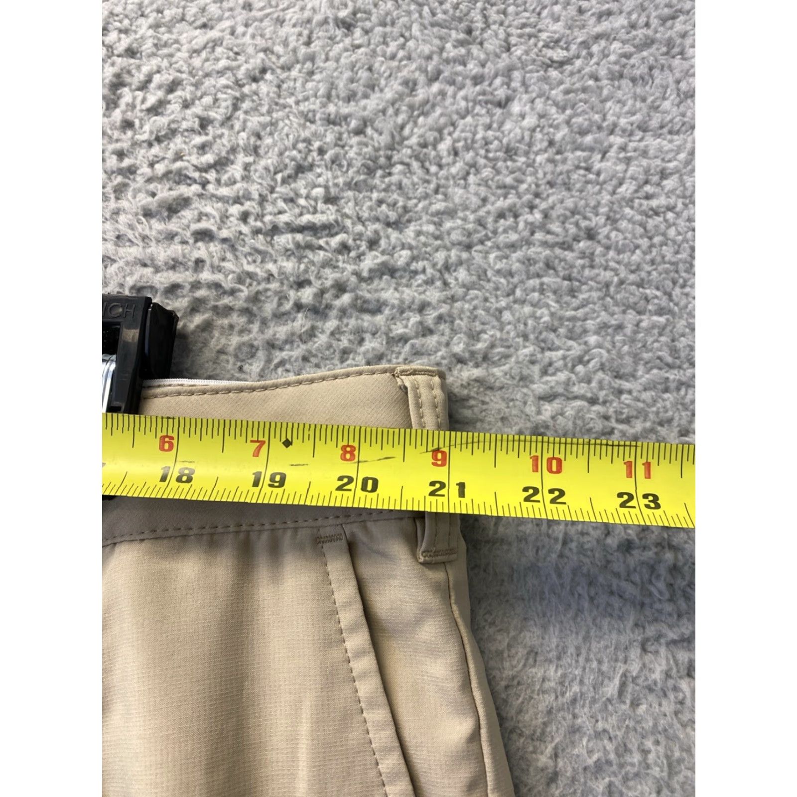 Reebok VINTAGE Reebok Shorts Mens 42/44 Tan Spell Out Logo Pockets Golf Shorts /123-5 Size US 42 / EU 58 - 4 Thumbnail
