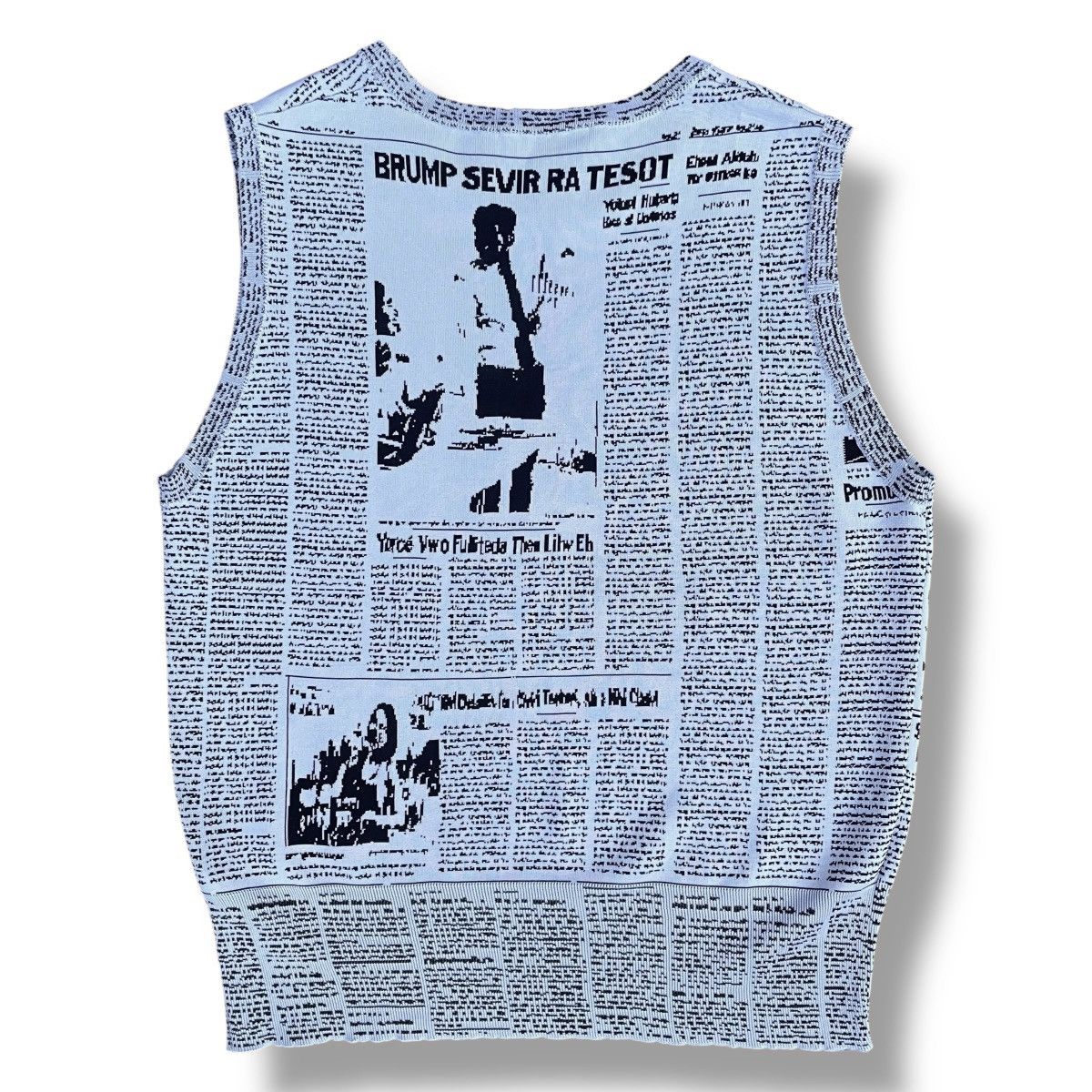 Balenciaga RARE Balenciaga Newspaper Jacquard-Knit Vest Size S / US 4 / IT 40 - 5 Thumbnail