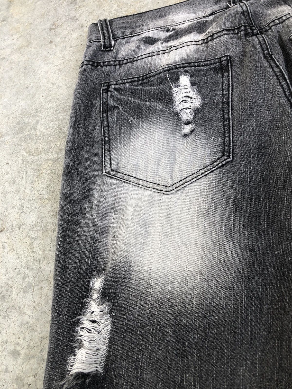 Who Decides War Japanese LOWBOX Flared Jeans Distressed Jeans Size US 30 / EU 46 - 19 Thumbnail