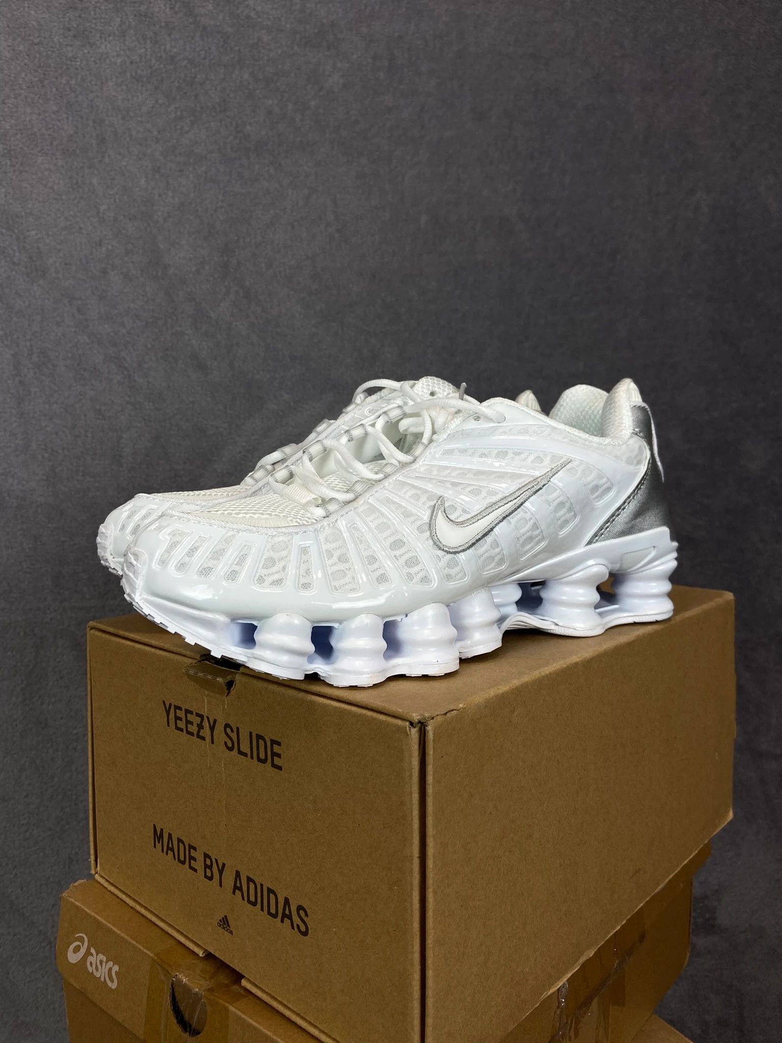 Nike Nike Shox White Sneakers Size 42 Size US 9 / EU 42 - 1 Thumbnail