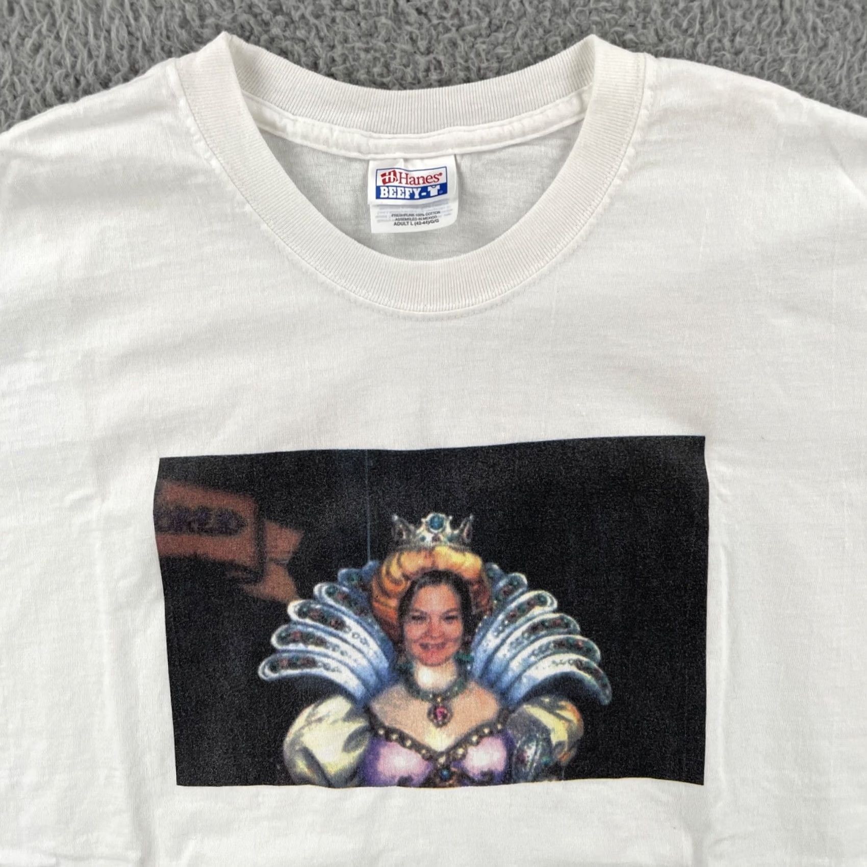 Hanes Vtg Hanes Beefy-T Shirt Large White 90s Y2K Graphic Print Men Lady In Costume Size US L / EU 52-54 / 3 - 5 Thumbnail