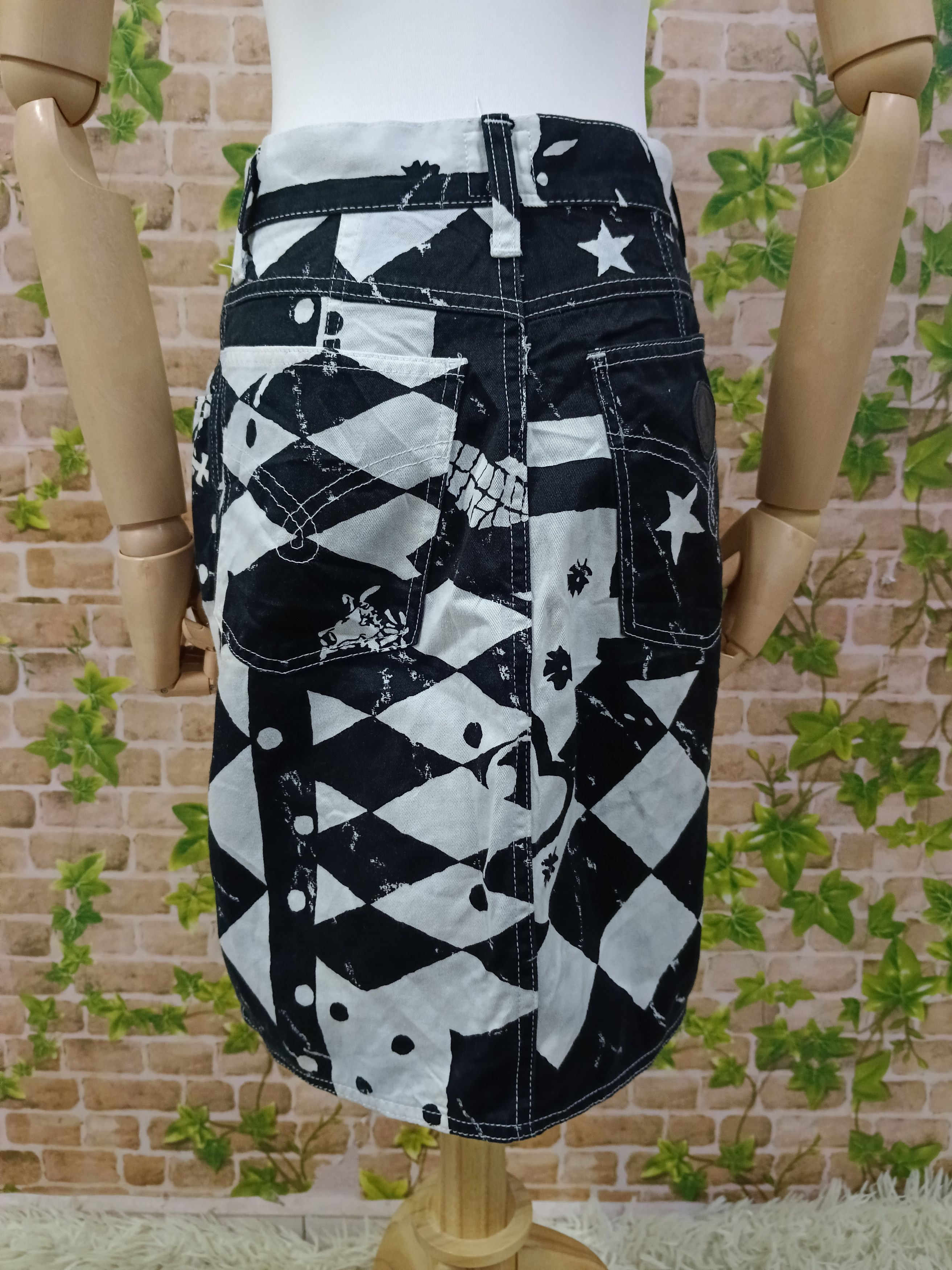 Moschino MOSCHINO FULLPRINT MINI SKIRT Size 27" / US 4 / IT 40 - 5 Thumbnail