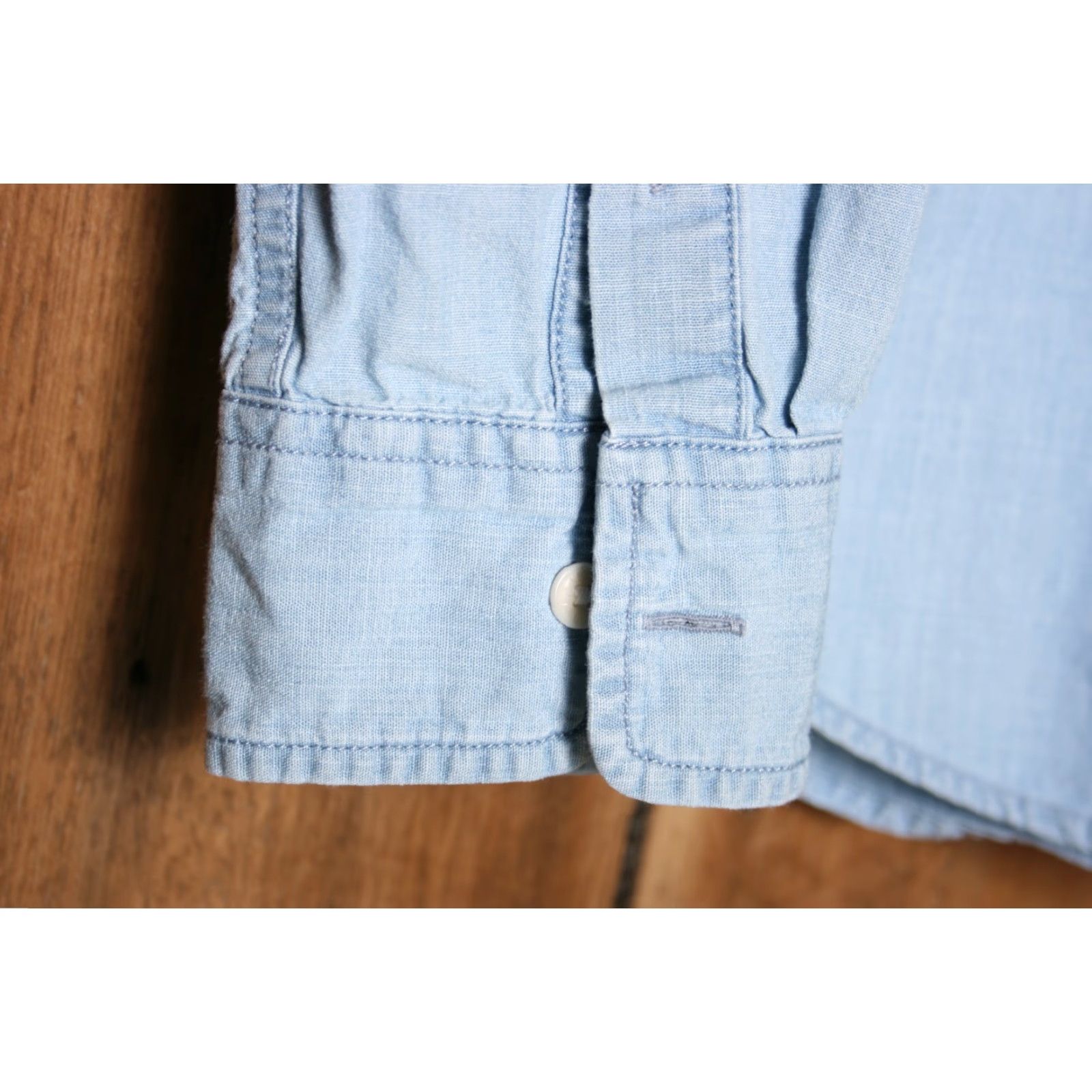 Levi's VINTAGE Levi's Sunset One Pocket Blue Chambray Long Sleeve Button Front Shirt Sz. S Size US S / EU 44-46 / 1 - 4 Thumbnail