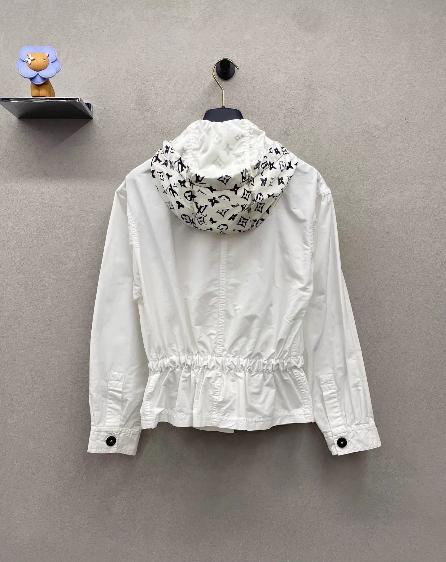 Louis Vuitton LV white hooded jacket size 34 Size XS / US 0-2 / IT 36-38 - 2 Thumbnail