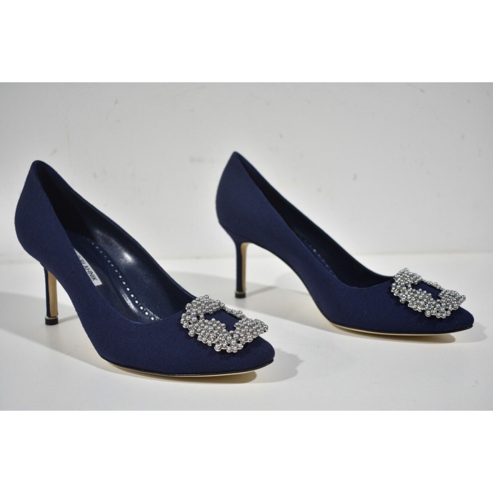 Manolo Blahnik Hangisi 70 Navy Linen Pearl Jewel Buckle Low Heel Pump 39 Size US 9 / IT 39 - 6 Thumbnail