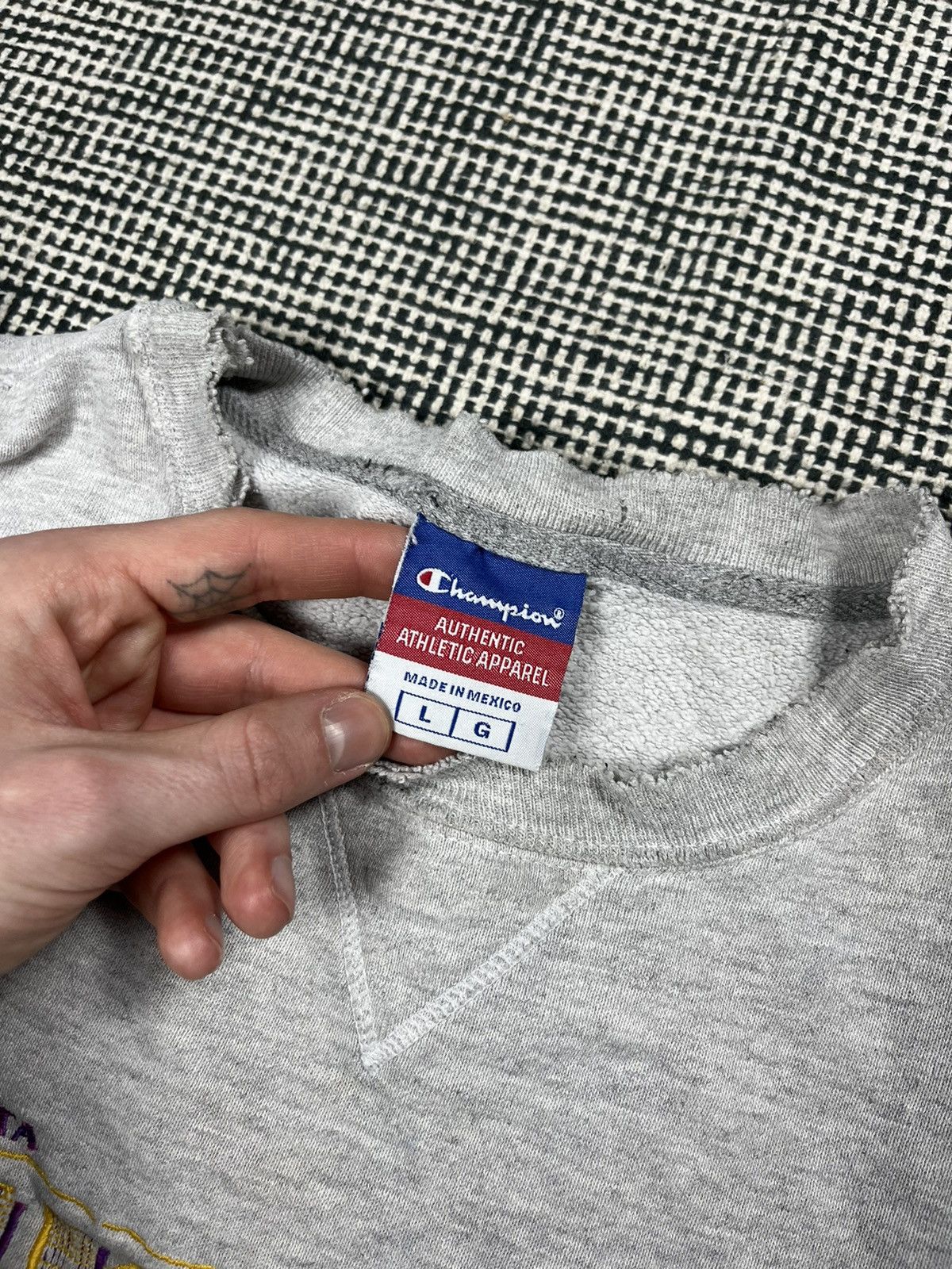 NFL × Vintage trashed vintage Minnesota Vikings champion sweatshirt Size US L / EU 52-54 / 3 - 2 Thumbnail