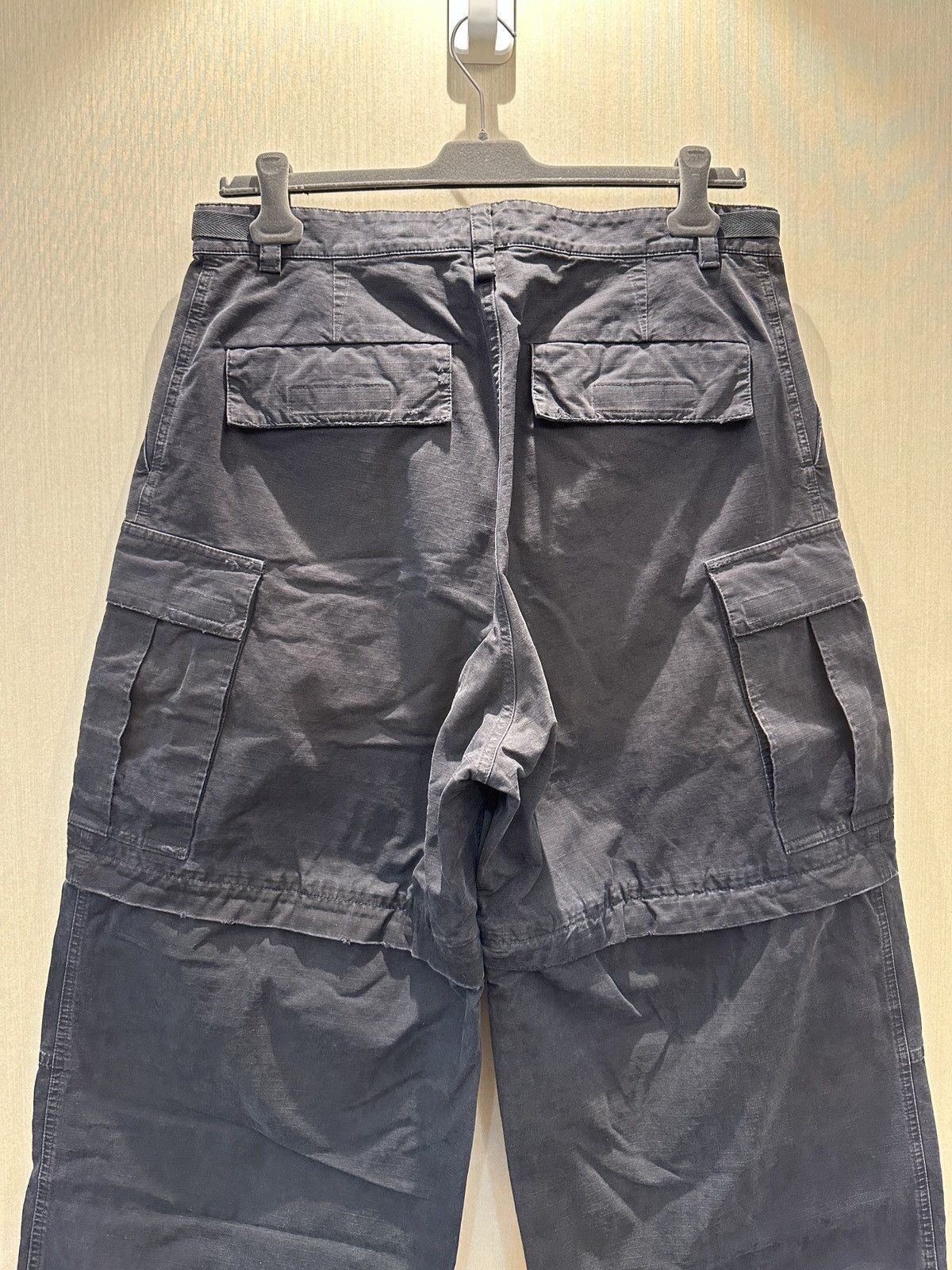 Balenciaga Balenciaga Destroyed Cargo Pants Mud Dyed Size US 36 / EU 52 - 11 Thumbnail