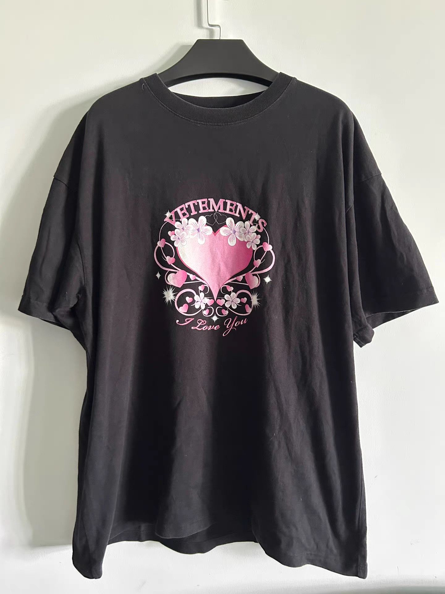 Vetements VETEMENTS Heart Print Short Sleeve T-Shirt Size US S / EU 44-46 / 1 - 1 Thumbnail