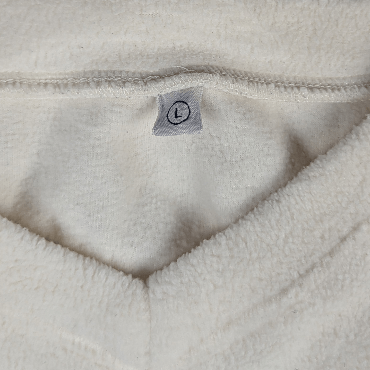 Uniqlo Vintage 2000's UNIQLO White Fleece Jumper Sweatshirt Size US L / EU 52-54 / 3 - 9 Thumbnail