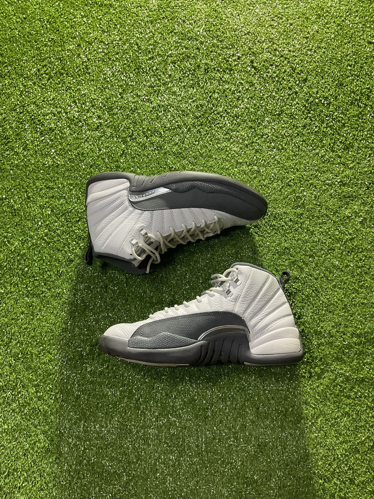 Jordan Brand Jordan 12 Retro 2019 White Dark Grey Size US 10 / EU 43 - 2 Thumbnail