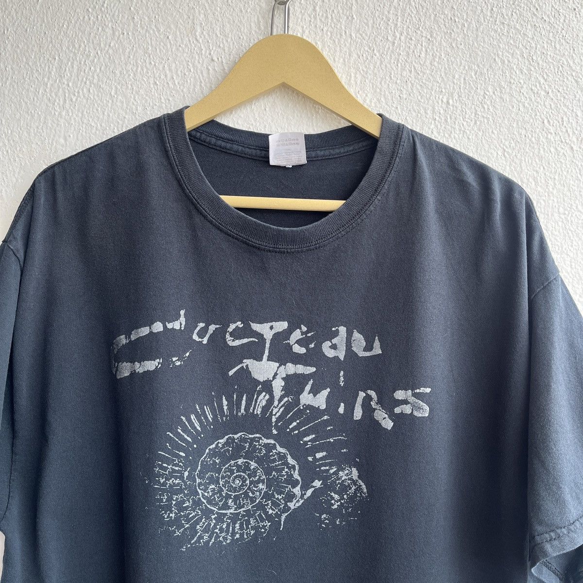 Band Tees VINTAGE Y2K CUCTEAU TWINS SNAIL SCOTTISH TOCK BAND TSHIRT Size US XL / EU 56 / 4 - 19 Thumbnail