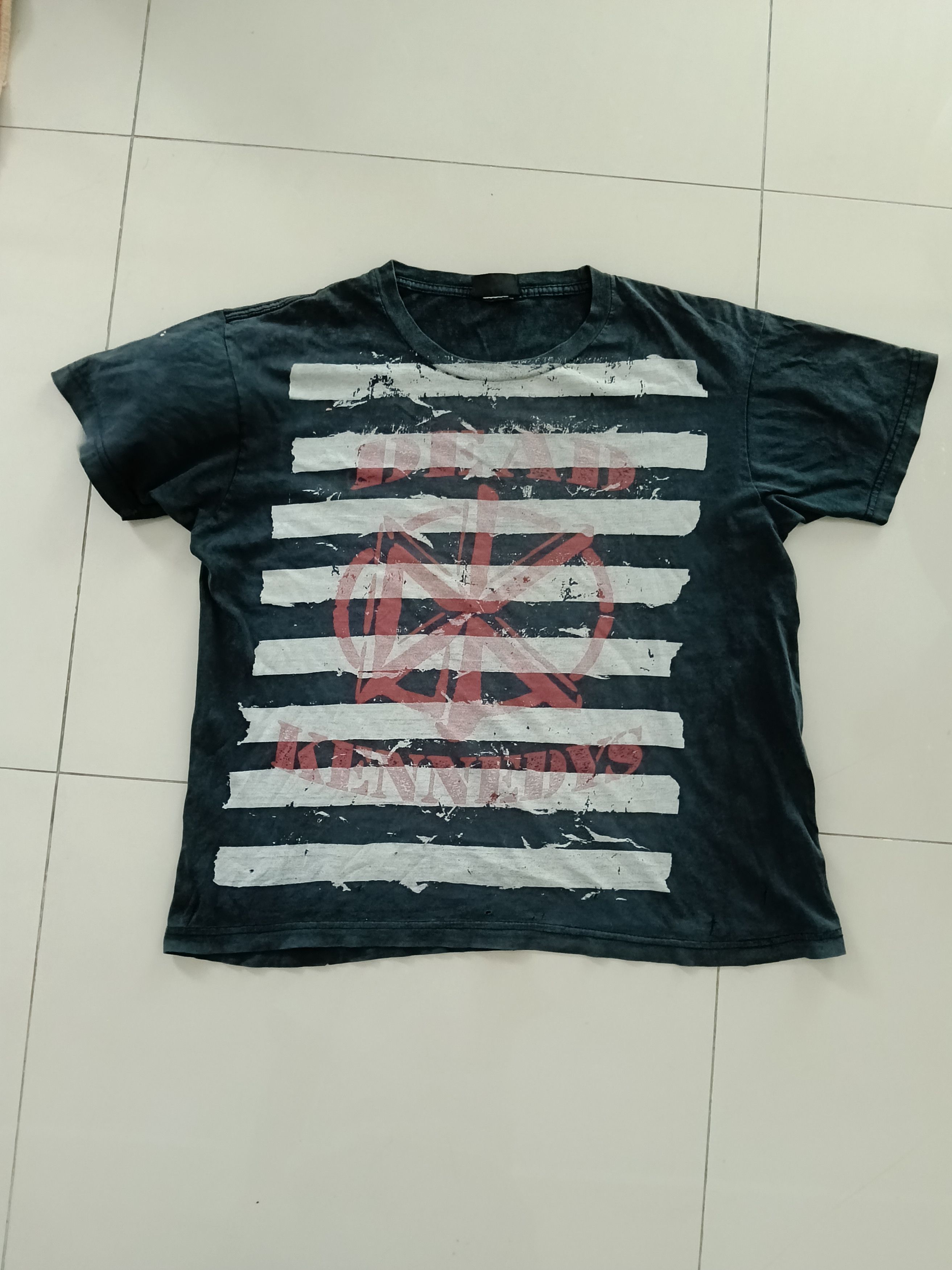 Band Tees Vintage Dead Kennedys Mosquitohead Tshirt Size US M / EU 48-50 / 2 - 1 Thumbnail