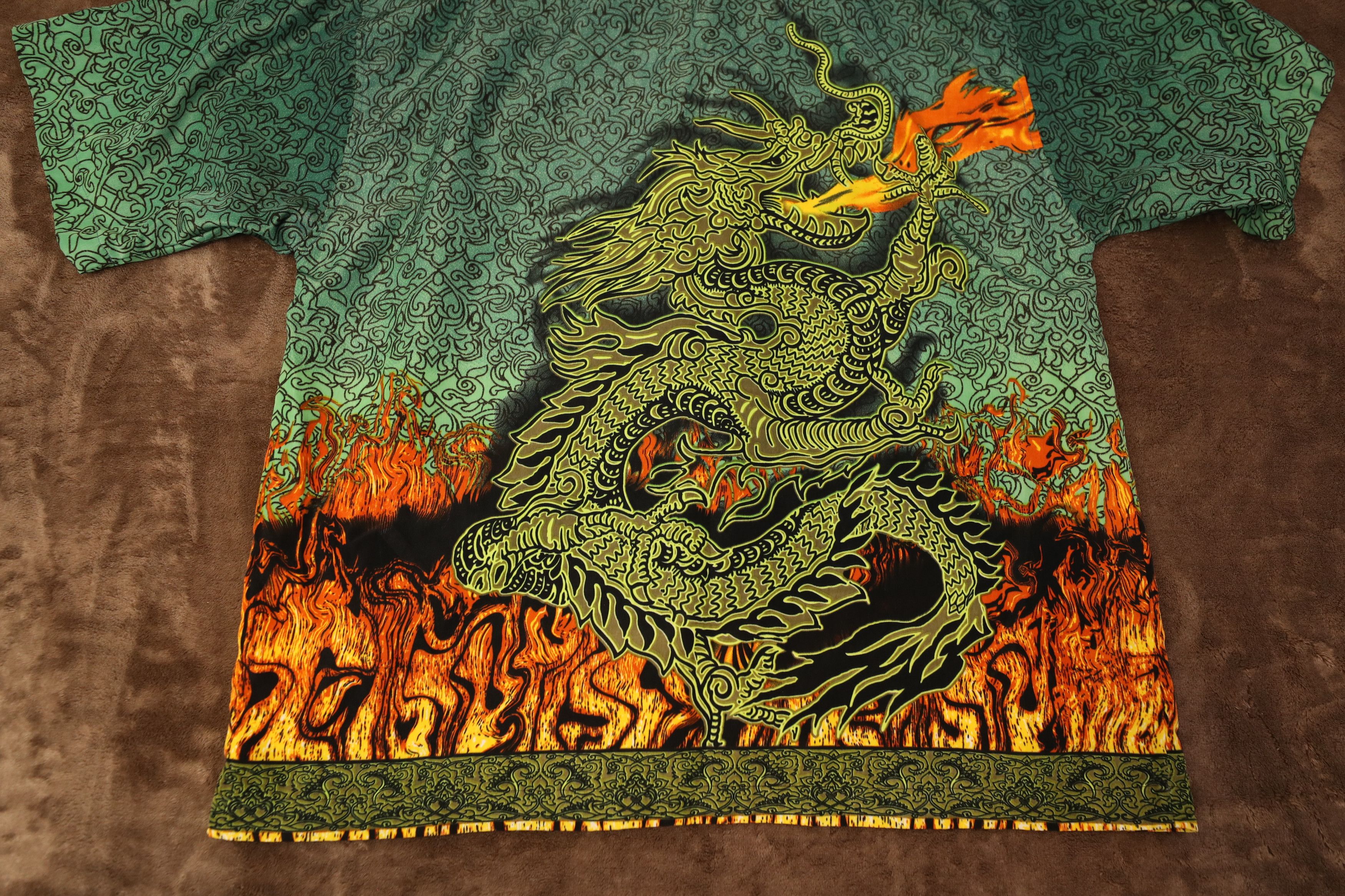 Vintage Vintage No Boundaries Y2K Dragon Short Sleeve Button Up (L) Size US L / EU 52-54 / 3 - 11 Thumbnail