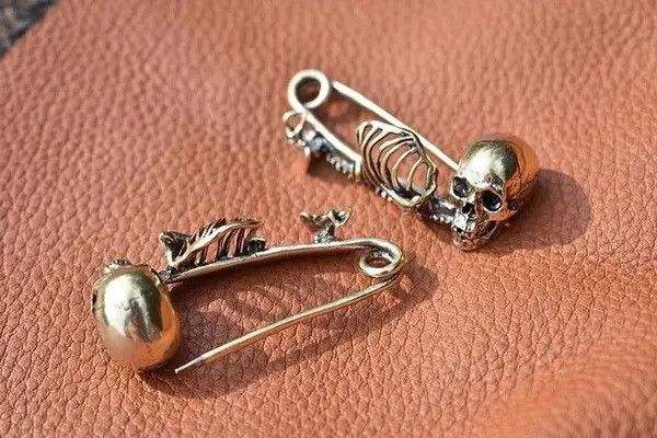 Jewelry 2Pcs / Set Gothic Skull Safety Brooches Size ONE SIZE - 3 Thumbnail