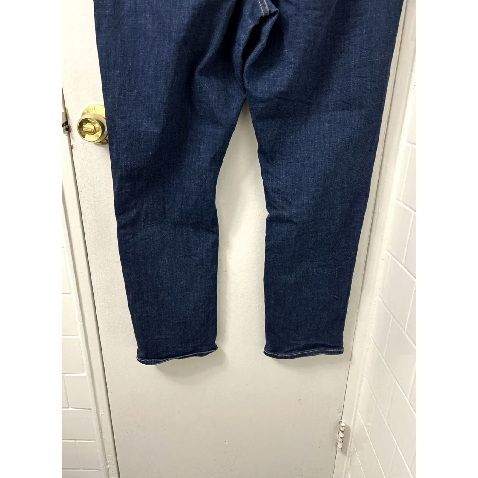 Levi's Levi's Classic Straight Jeans Womens 38x30 Dark Wash Mid Rise Denim Blue 5-Pocket Jeans Womens Straight Leg Jeans Size 26" / US 2 / IT 38 - 7 Thumbnail