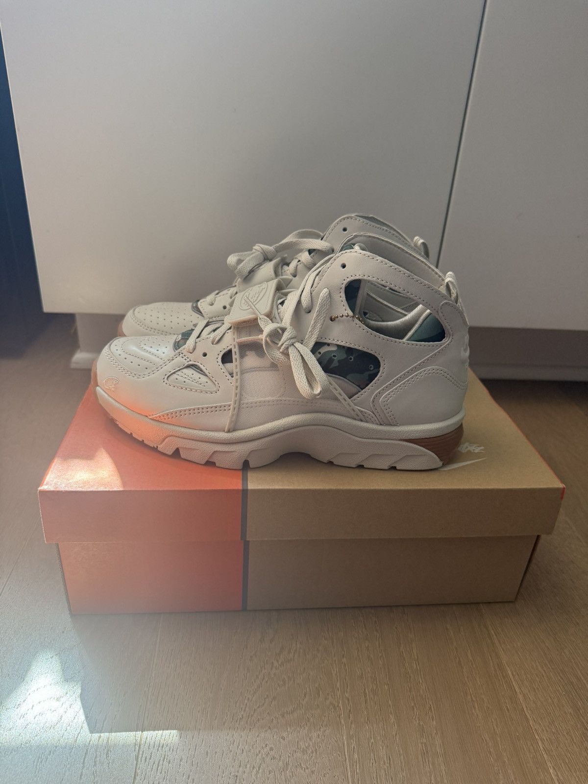 Corteiz × Nike Size 8.5 US Nike Corteiz x Air Trainer Huarache Light Bone Size US 8.5 / EU 41-42 - 2 Thumbnail