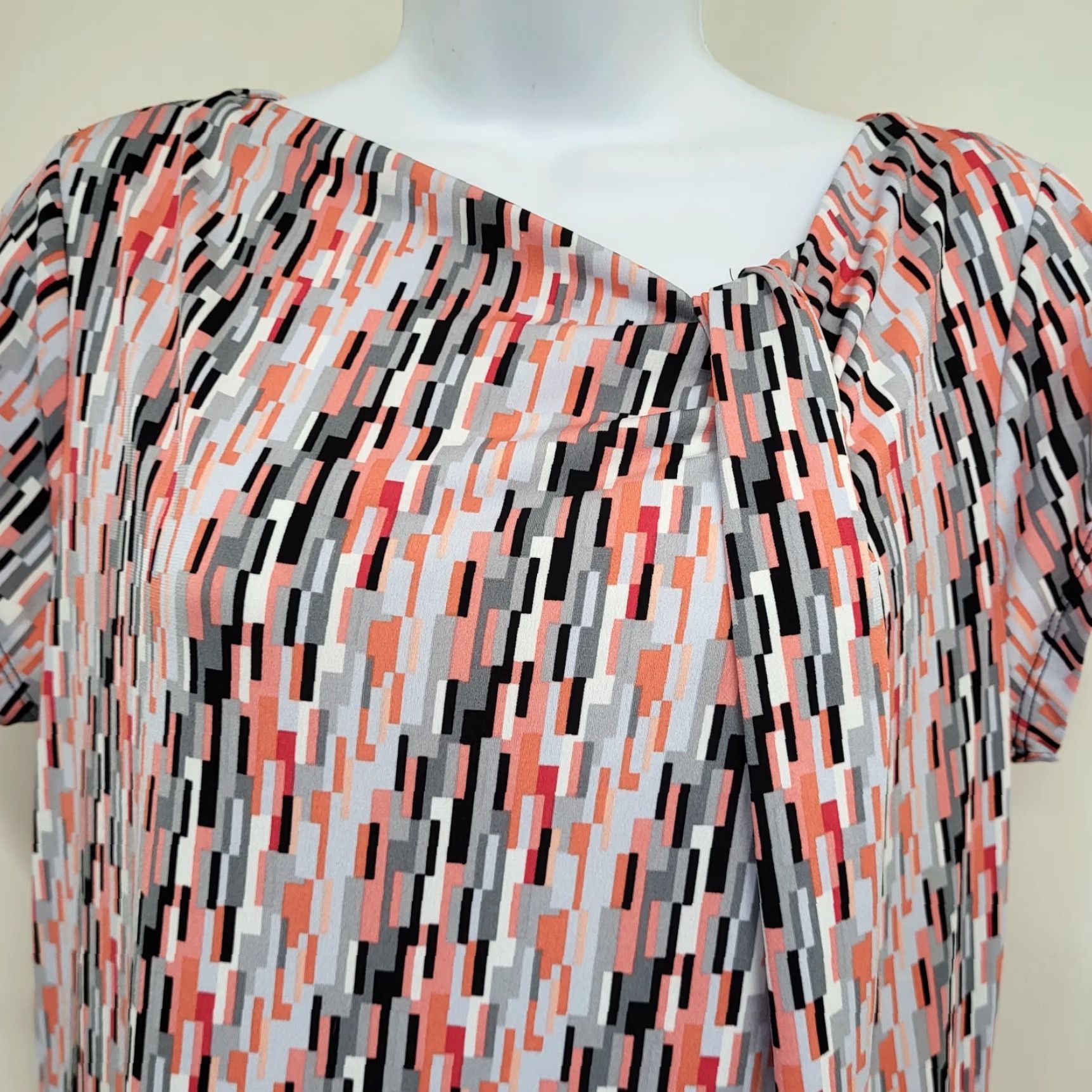 Liz Claiborne Liz Claiborne Blouse Women's Multicolor Short Sleeve Side Knot Neck Knit Top Geometric Pattern Colorful M Womens Size M / US 6-8 / IT 42-44 - 5 Thumbnail