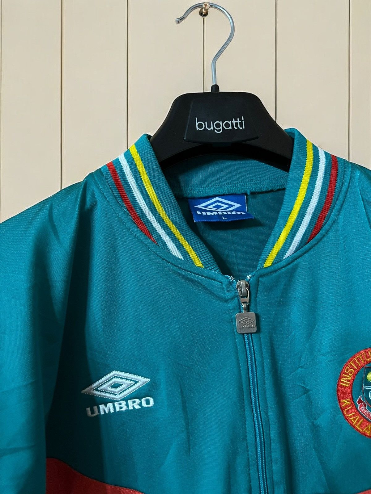 Umbro × Vintage OFFER!🫵🏻 UMBRO KUALA LUMPUR MALAYSIA SOCCER TRACK JACKET ZIP Size US L / EU 52-54 / 3 - 7 Thumbnail