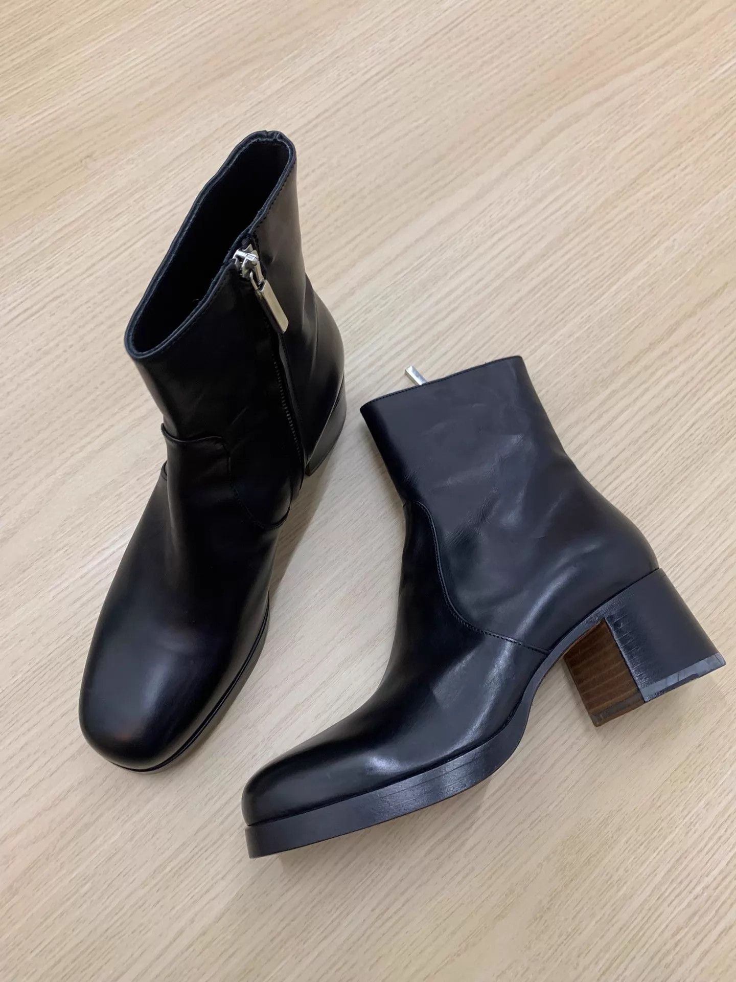 ALESSANDRO VASINI Alessandro Vasini Black Heeled Short Boots 39.5 Size US 9 / IT 39 - 2 Thumbnail