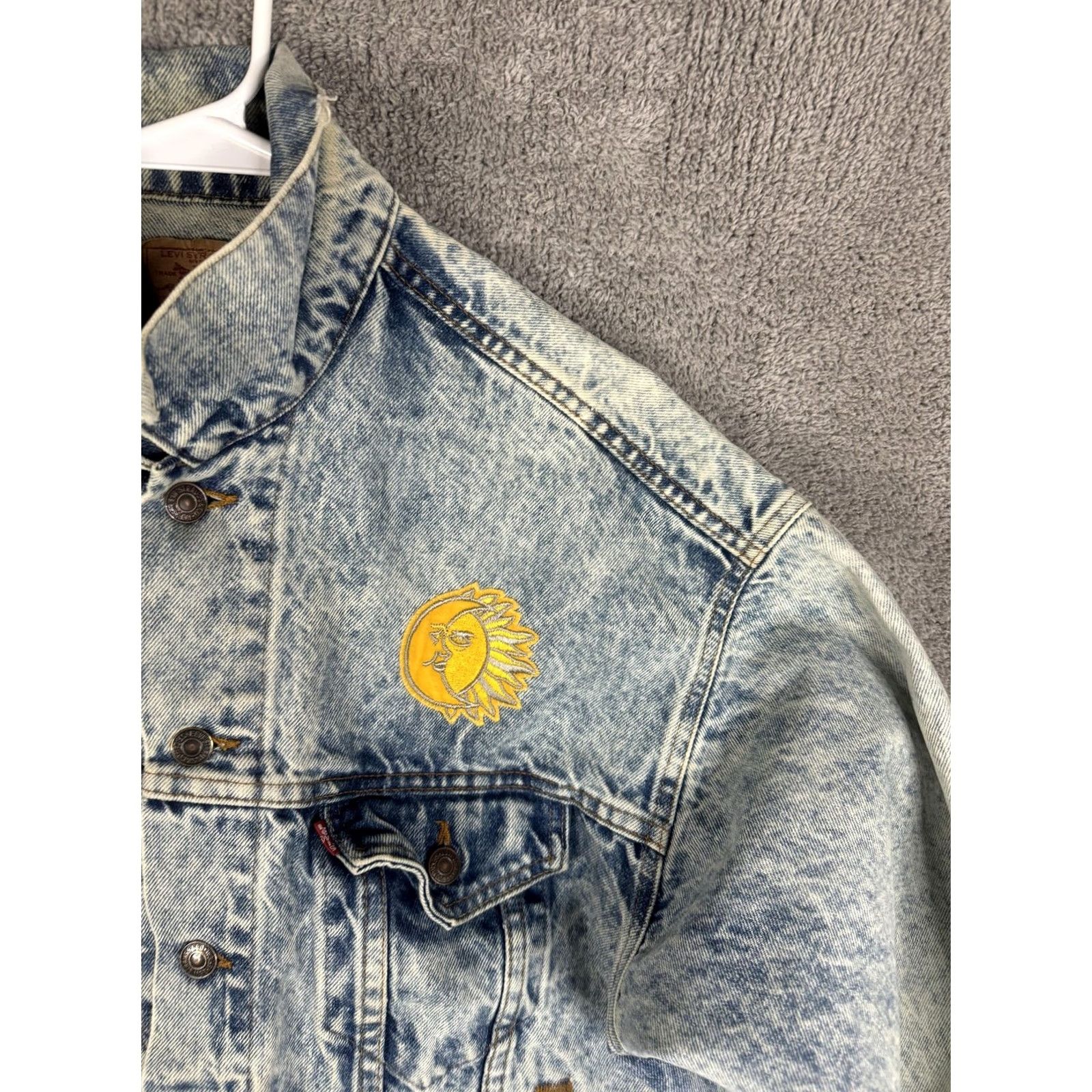 Levi's VINTAGE Levi's Jacket Mens L Denim Trucker Sun Flower 70507 90s Hippie Casual Button Front Embroidered Pockets Size US L / EU 52-54 / 3 - 4 Thumbnail