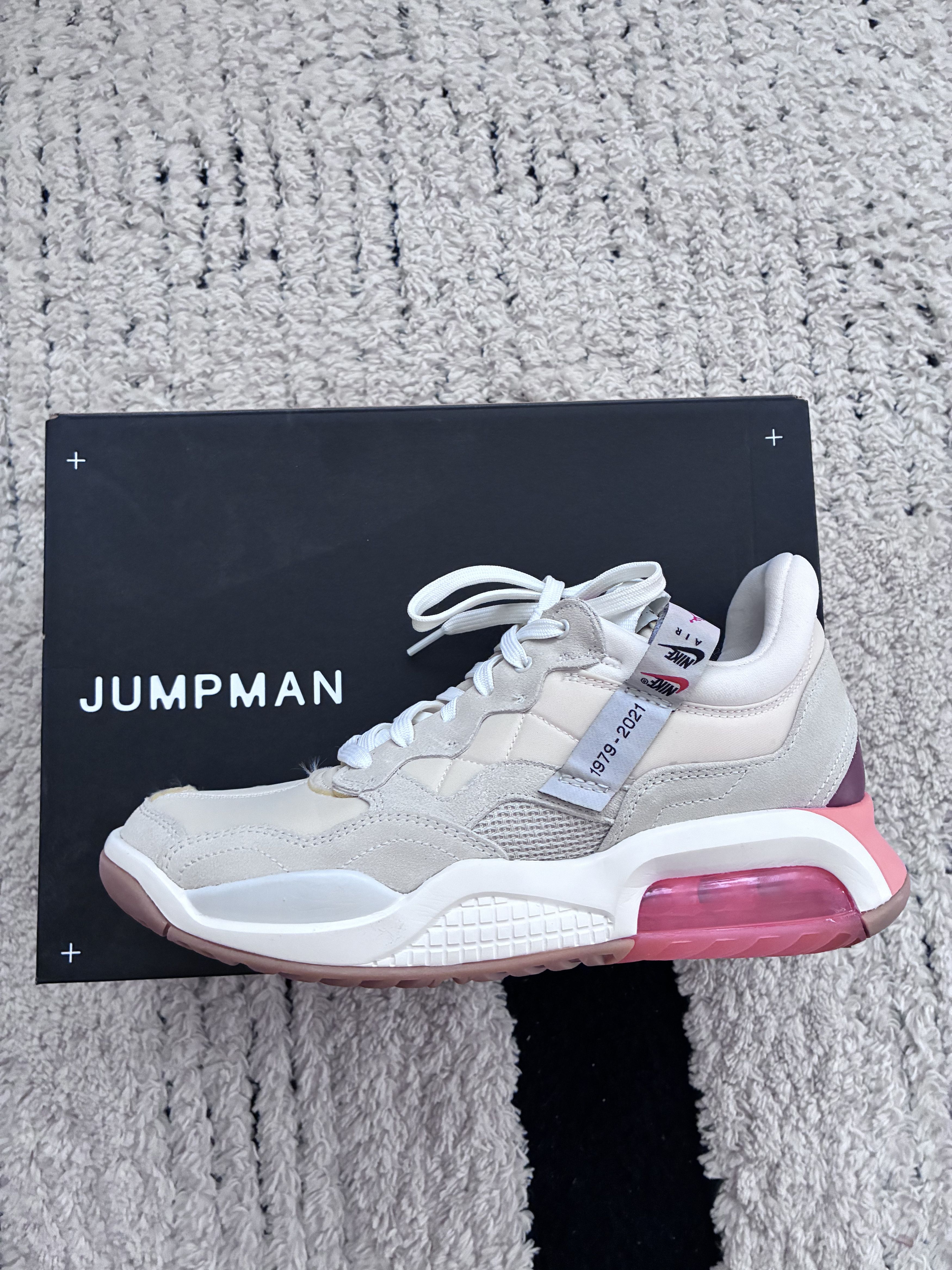 Jordan Brand Jordan MA2 Future Beginnings Summit White Camellia 9 Size US 9 / EU 42 - 1 Thumbnail