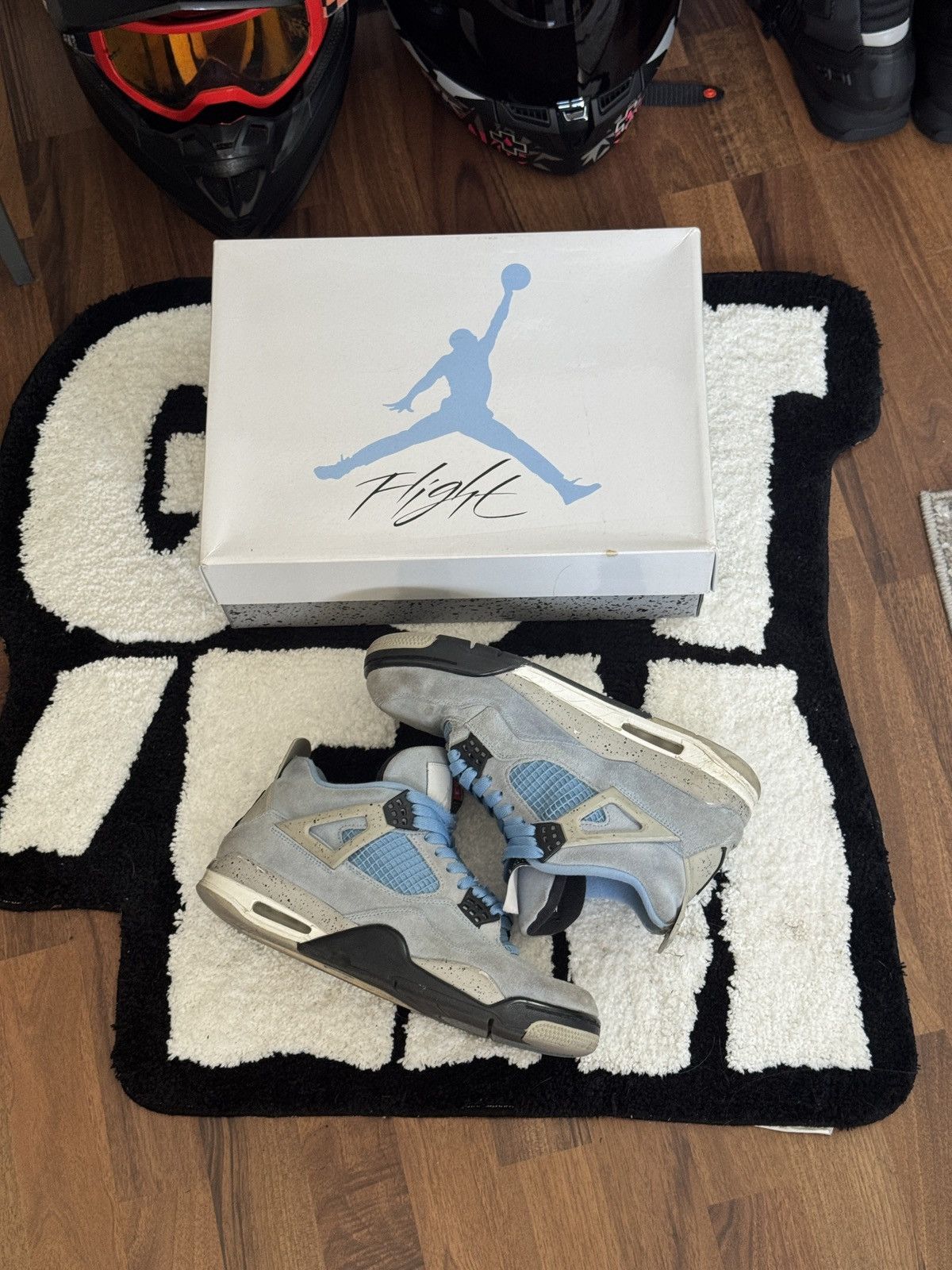 Nike Jordan 4 UNC Size US 9.5 / EU 42-43 - 1 Thumbnail