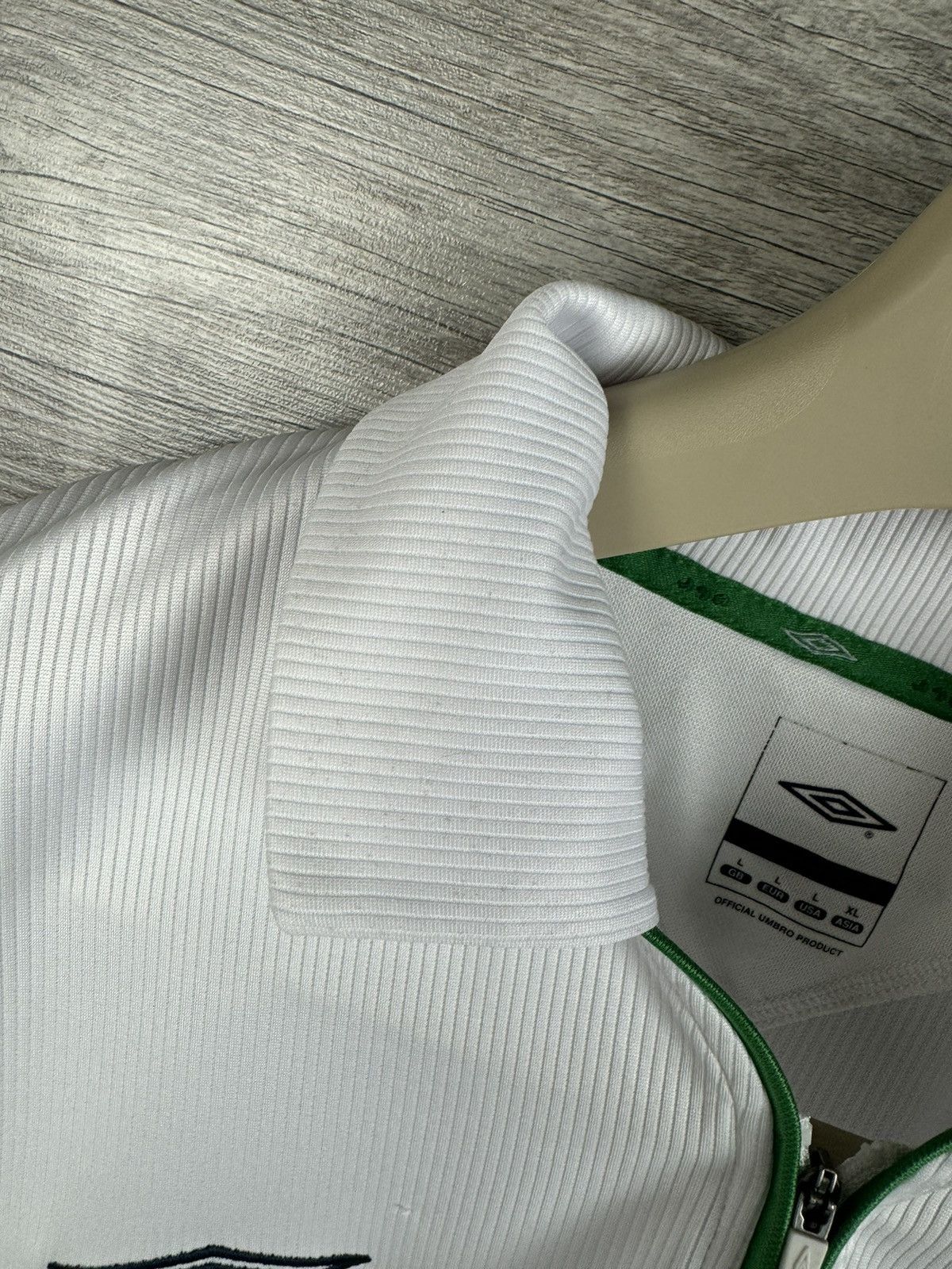Umbro OFFICIAL UMBRO PRODUCT FAlreland SIZE L Size US L / EU 52-54 / 3 - 14 Thumbnail