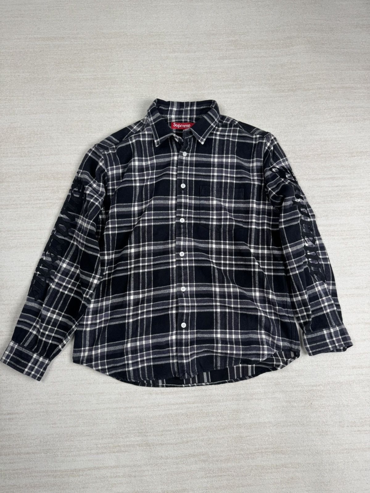 Old english embroidered flannel M
