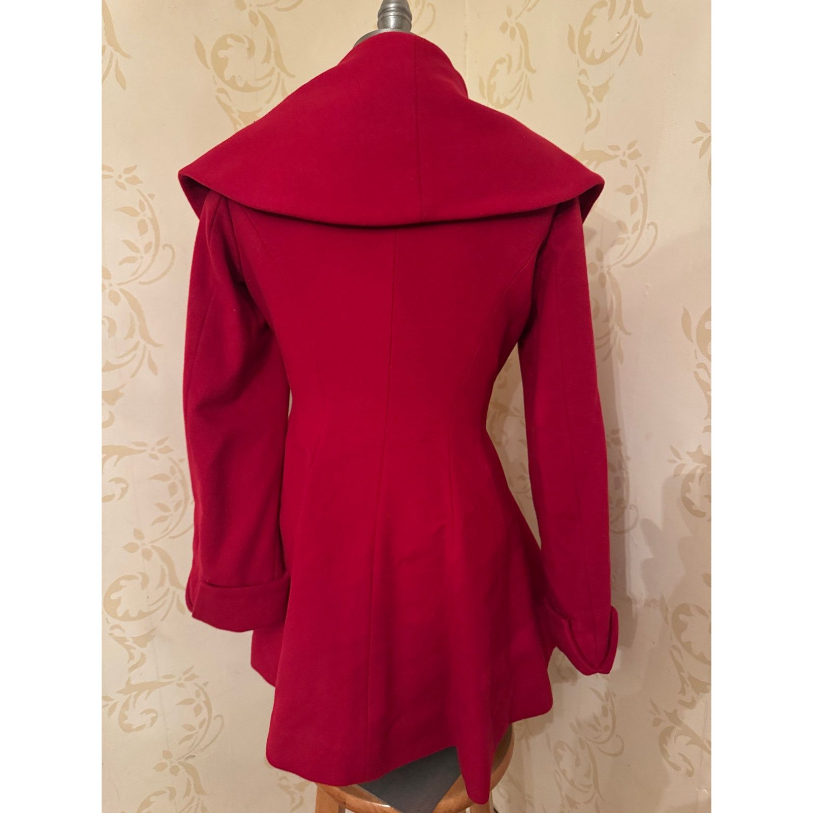 Trina Turk New! Ladies 10 Trina Turk Red Cashmere Blend Belted Coat Size L / US 10 / IT 46 - 2 Thumbnail