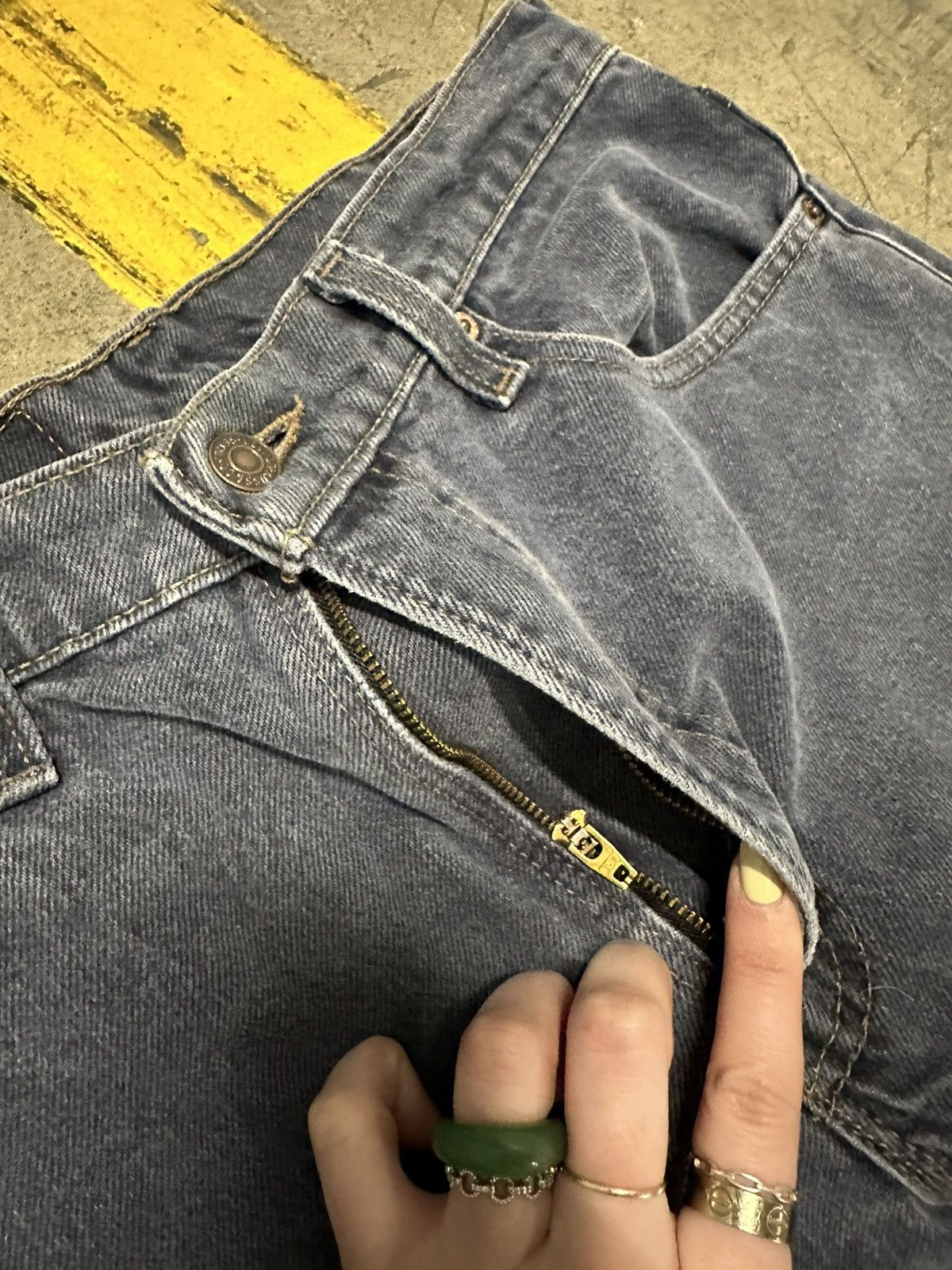 Levi's × Vintage Vintage Levi’s blue dyed 550 jeans Size US 33 - 3 Thumbnail