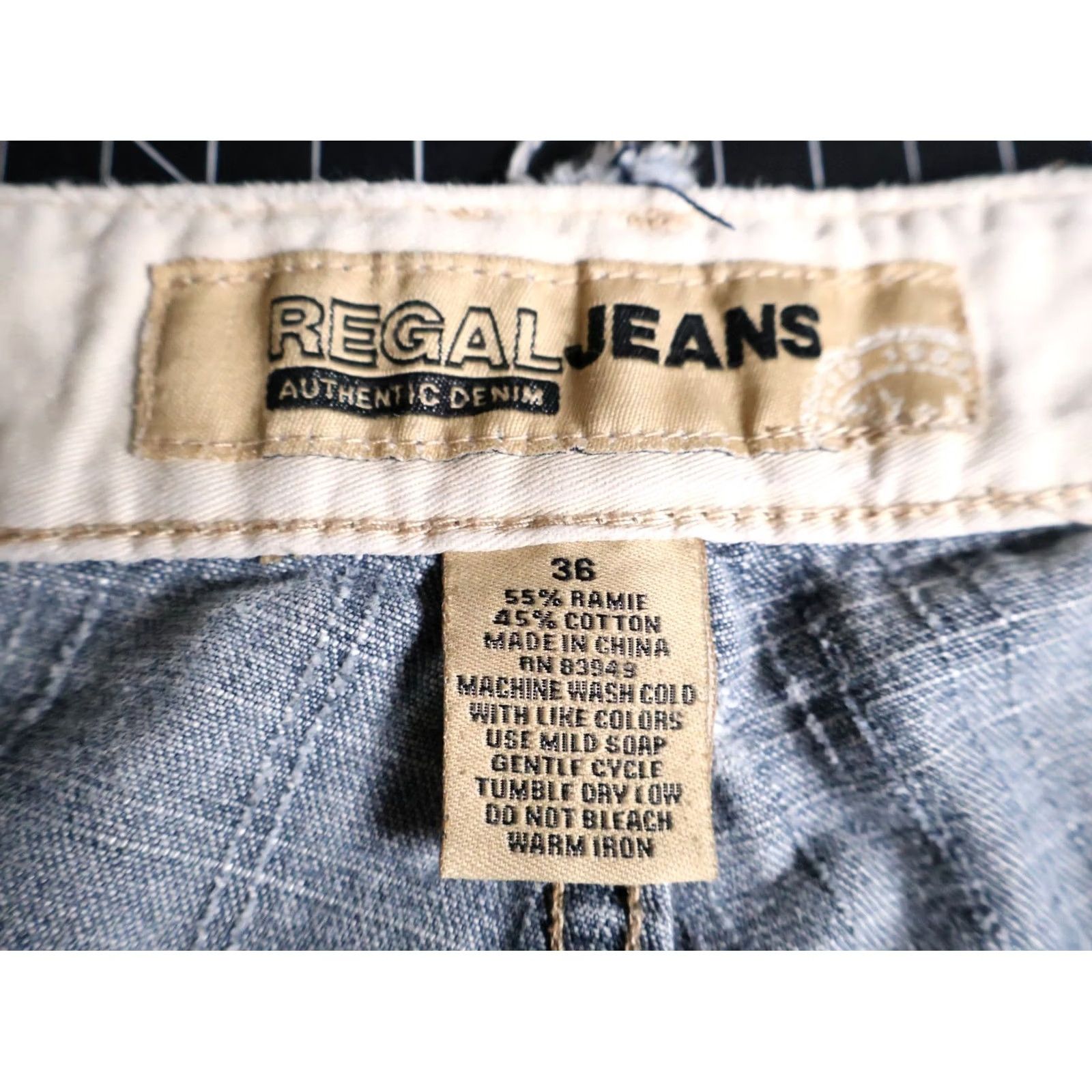 Denime VINTAGE Regal Jeans Cargo Shorts Mens 33 x 13 Denim Blue 90s Hip Hop Retro Taped Leg Cargo Pocket Zip Fly Jeans Shorts Size US 32 / EU 48 - 3 Thumbnail