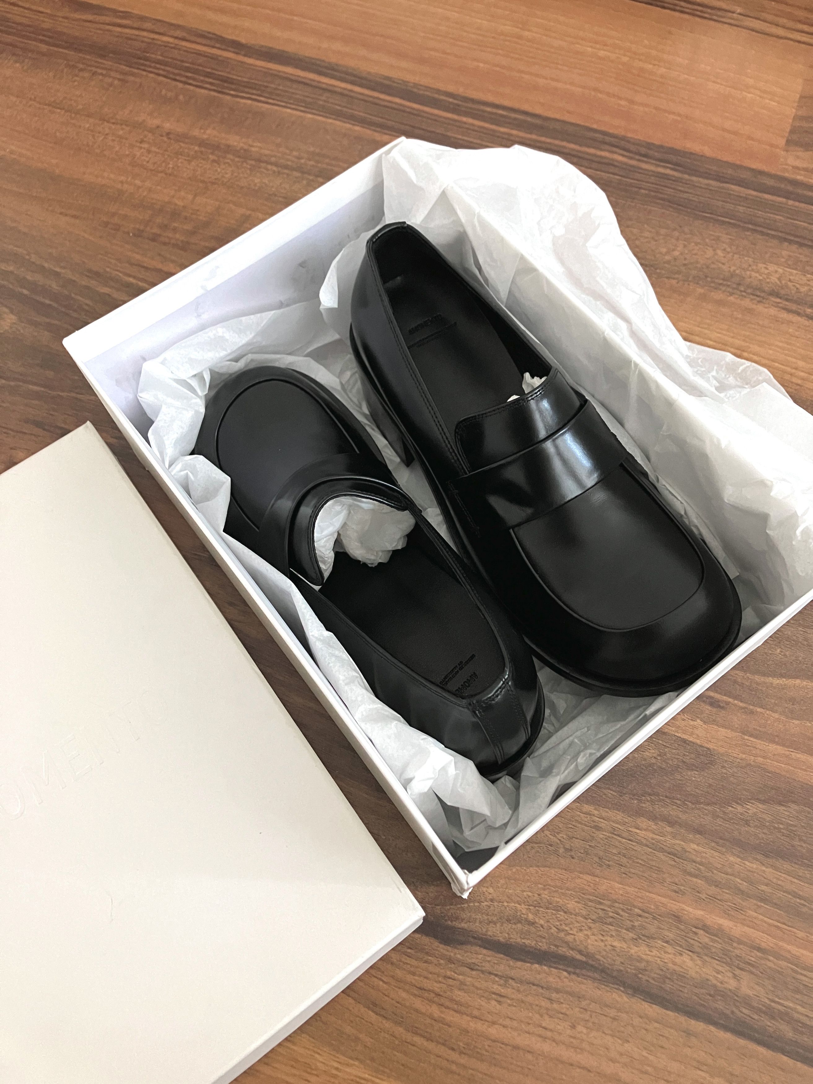 AMOMENTO Amomento Black Round Penny Loafers Unisex Size US 7 / EU 40 - 2 Thumbnail