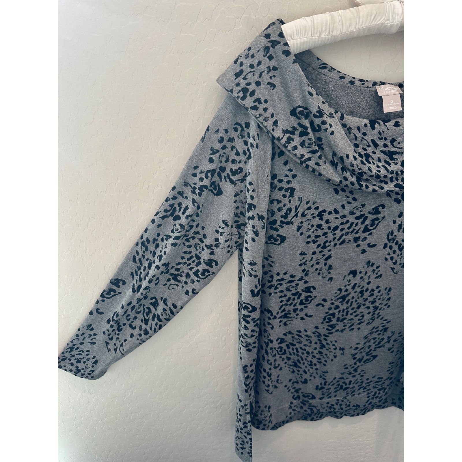 Chicos CHICOS Gray Cheetah Print Soft Lounge Cowl Neck Pullover Size XL / US 12-14 / IT 48-50 - 3 Thumbnail