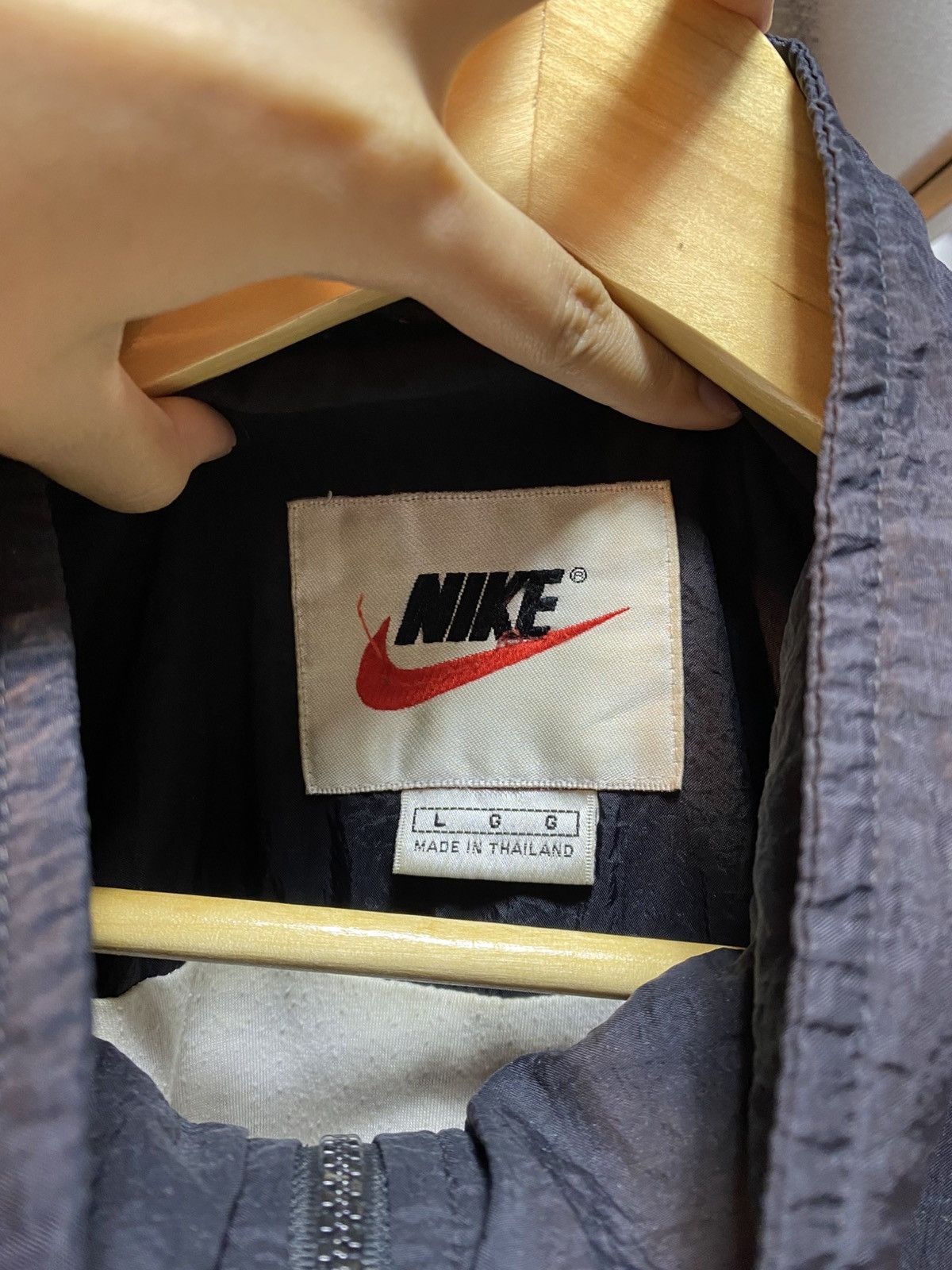 Nike Vintage Nike Swoosh Windbreaker Jacket Size US L / EU 52-54 / 3 - 5 Thumbnail