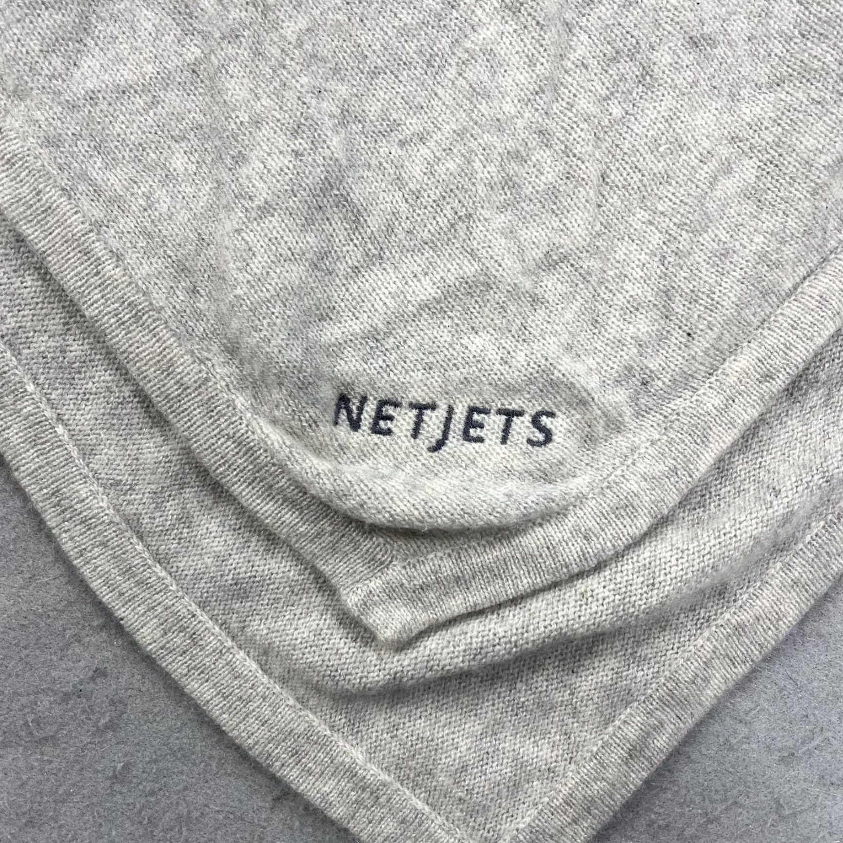 Peter Millar Peter Millar Sweater Womens One Size 100% Pure Cashmere Poncho Tunic NetJets Gray Solid Knit Luxury Size ONE SIZE - 4 Thumbnail