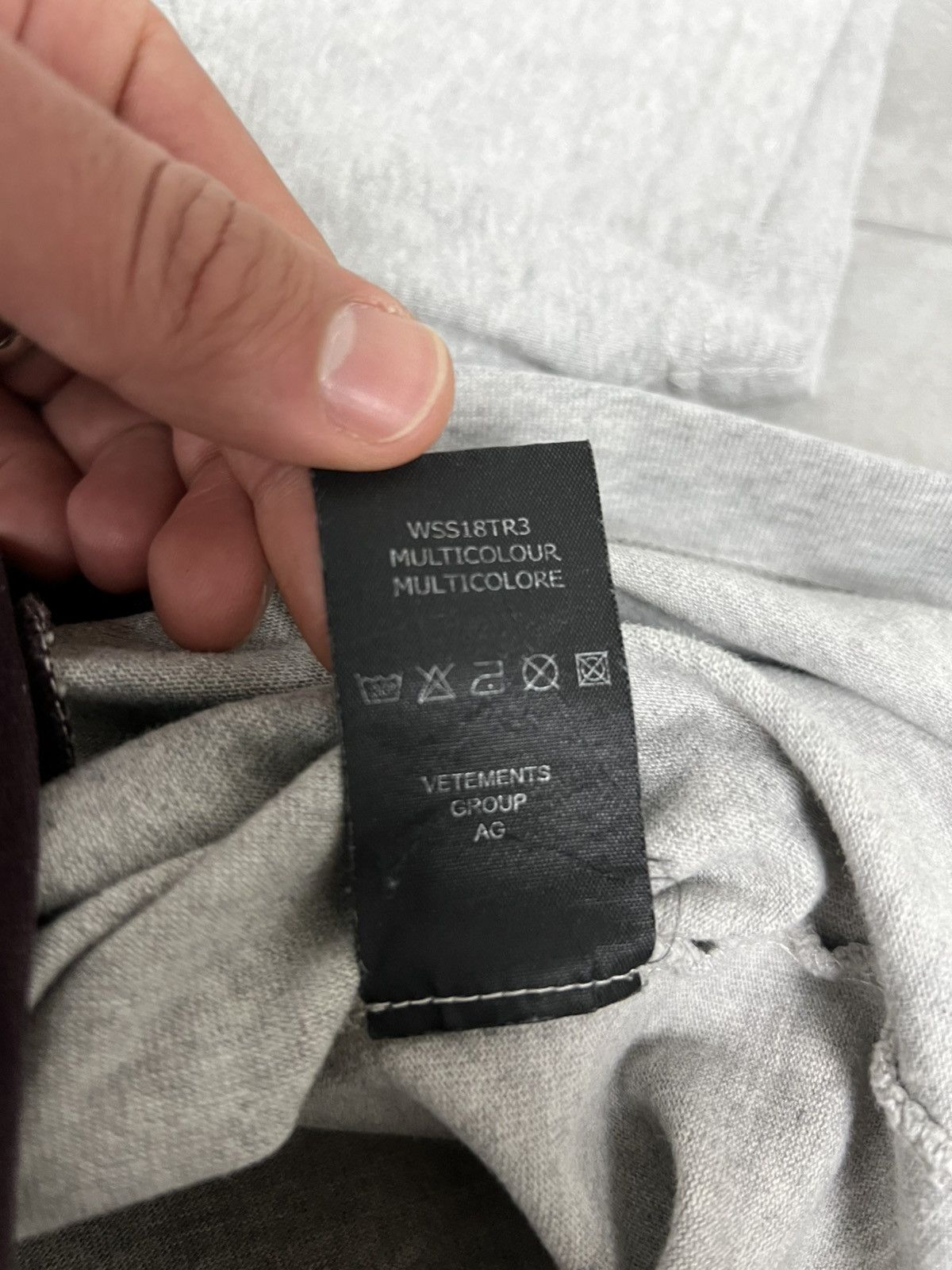 Vetements VETEMENTS Split Zürich T-shirt Size US M / EU 48-50 / 2 - 6 Thumbnail
