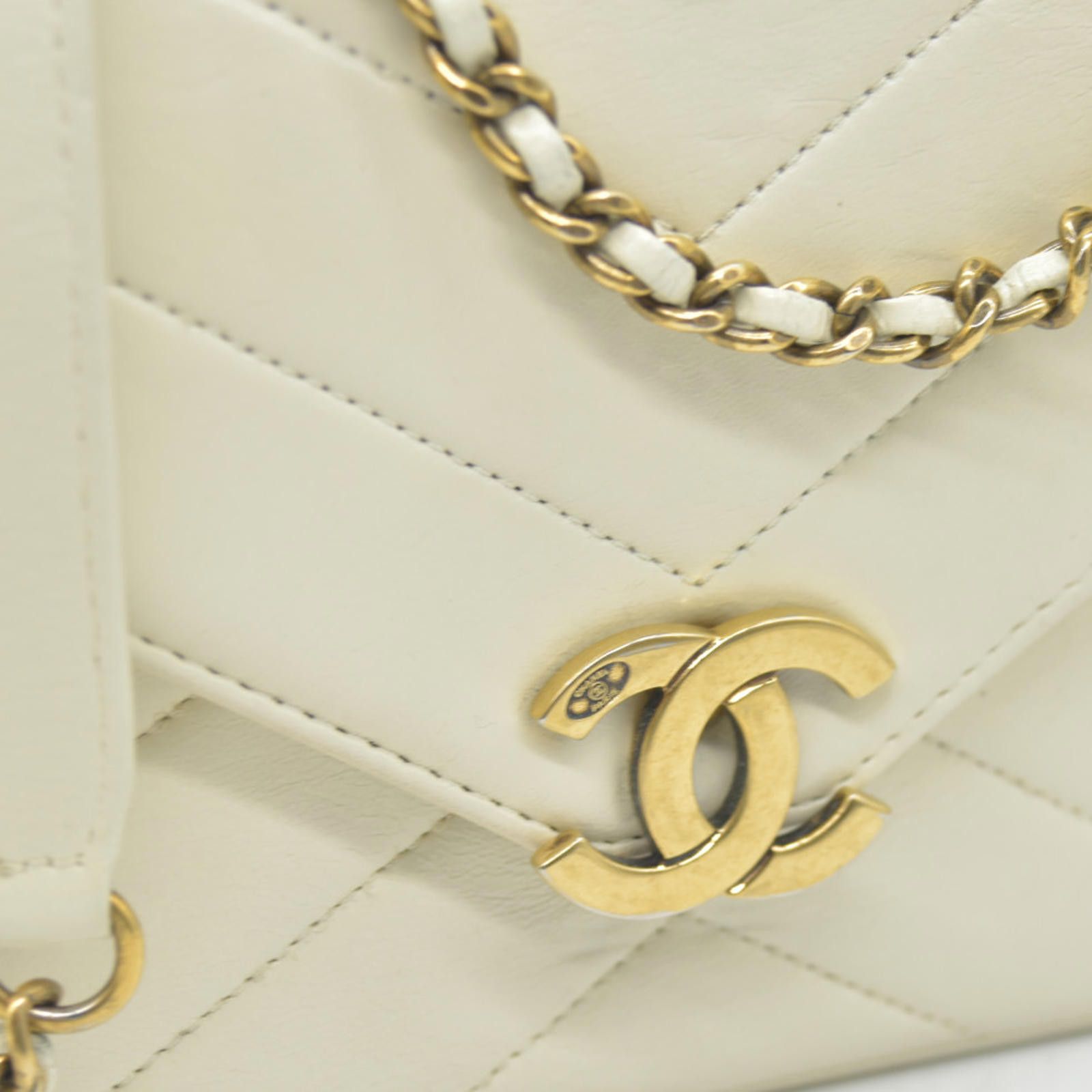 Chanel 2016 Chanel Ivory Chevron Quilted Leather Paris-Seoul Coco Size ONE SIZE - 11 Thumbnail